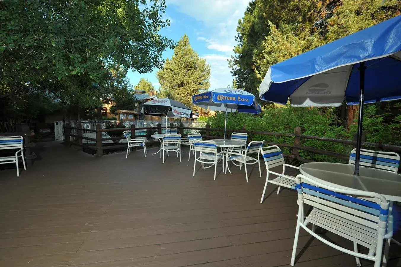 Patio, Restaurant/Places to Eat in Shilo Inn Suites Hotel - Bend