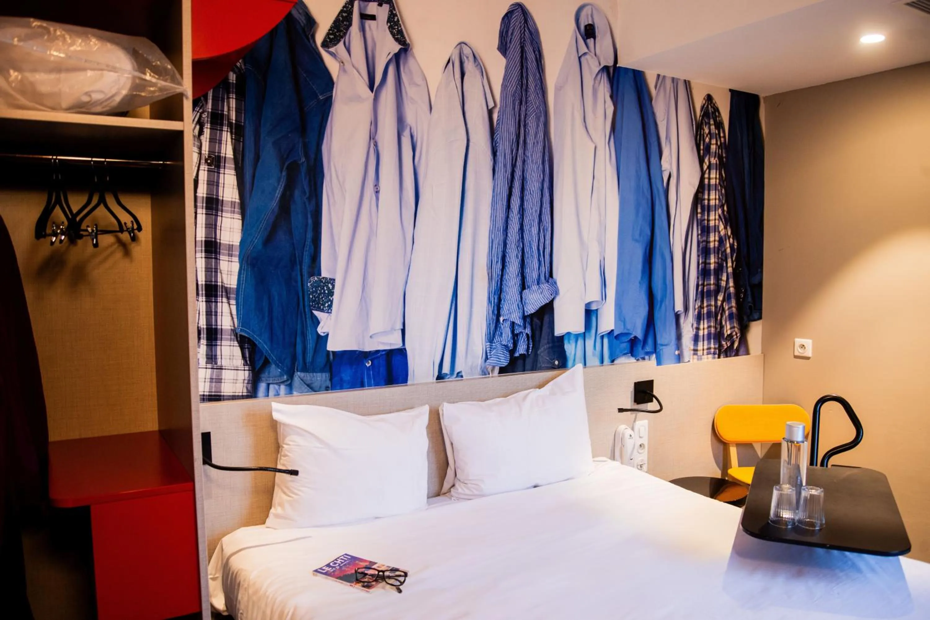 Bedroom, Bed in ibis Styles Lille Centre Grand Place