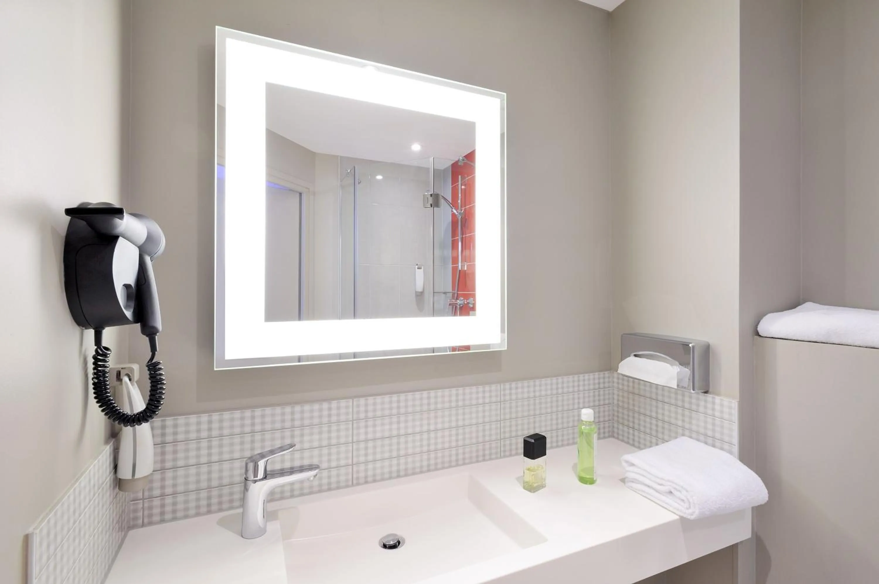 Bathroom in ibis Styles Lille Centre Grand Place