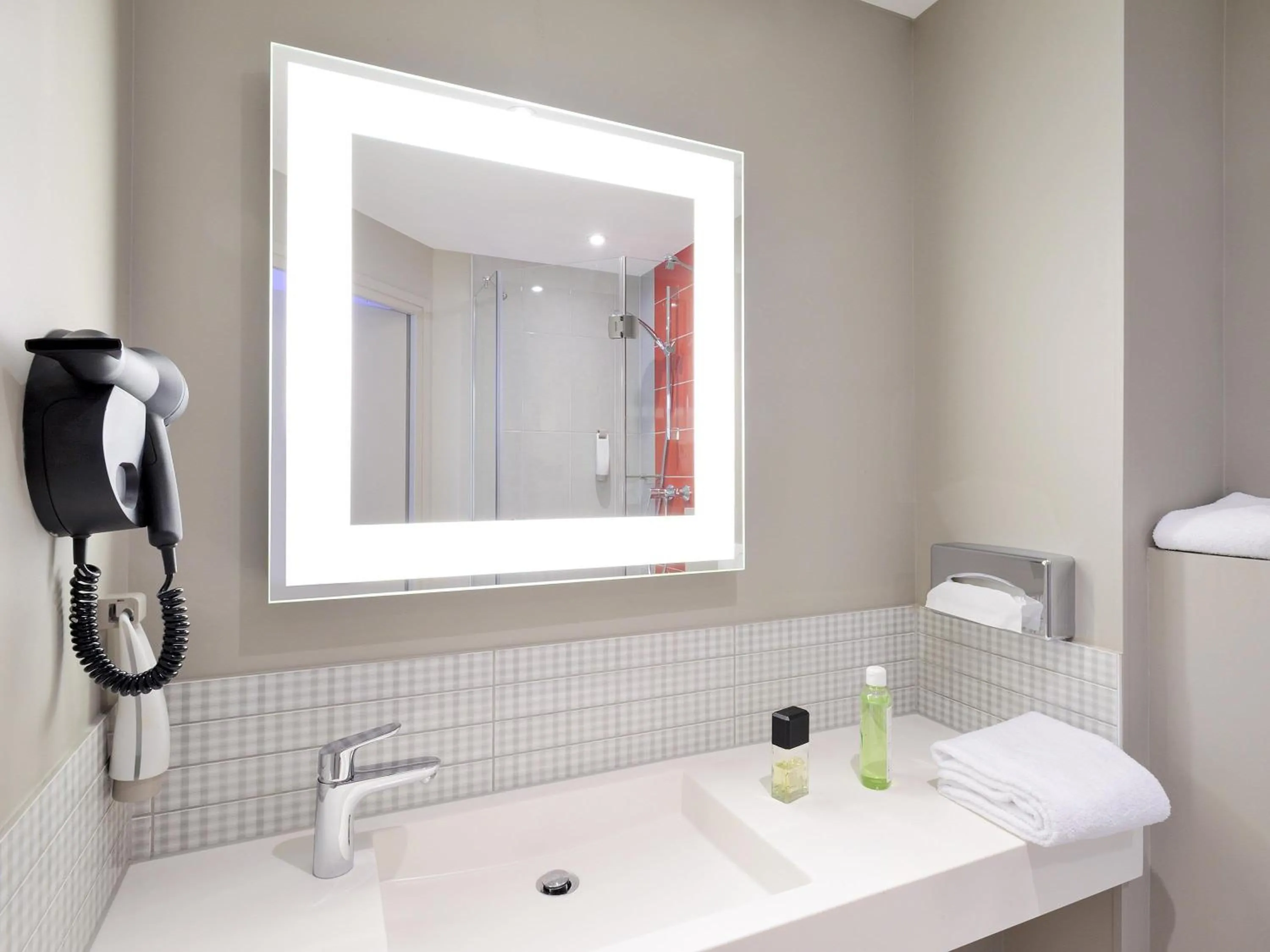 Bedroom in ibis Styles Lille Centre Grand Place