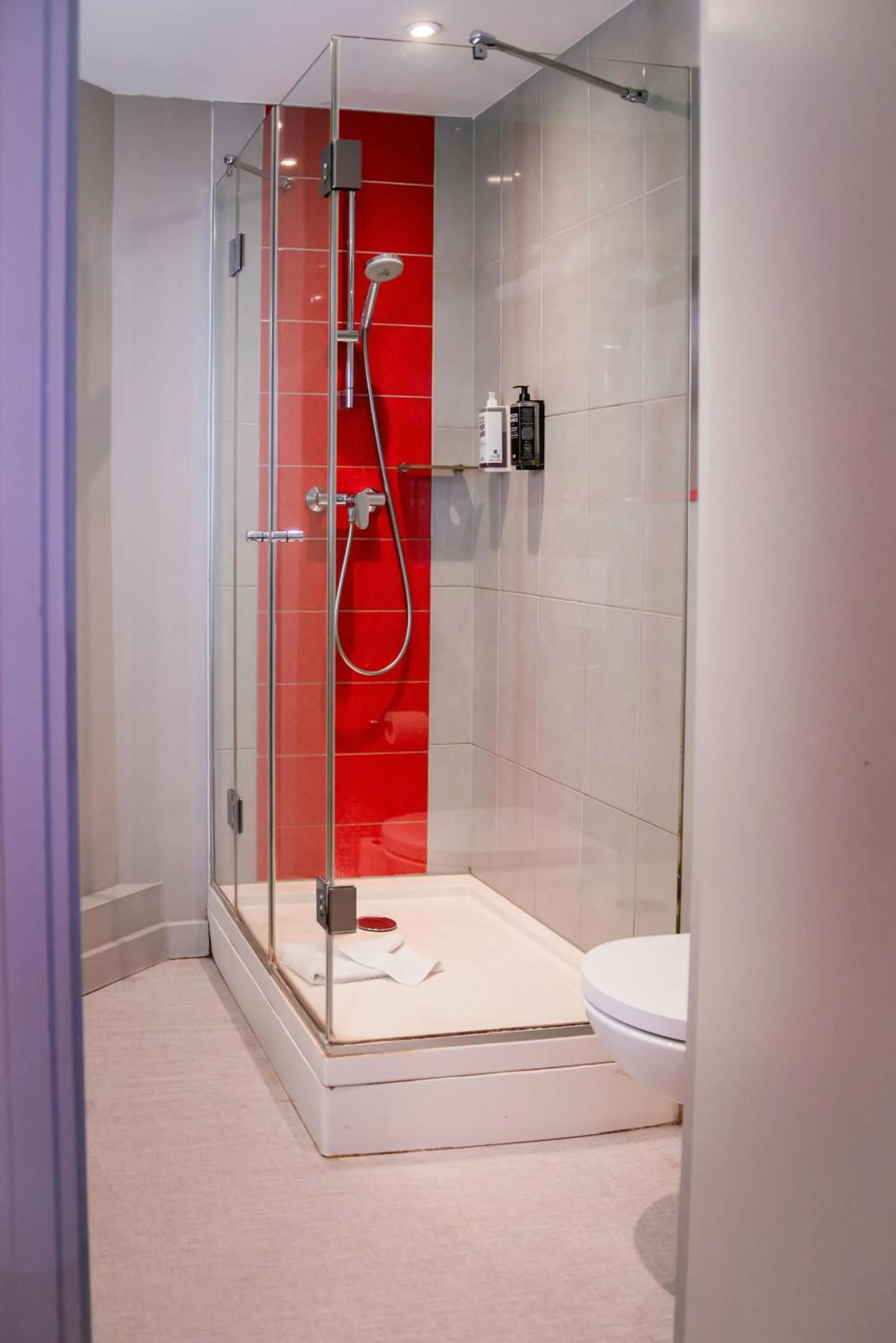 Bathroom in ibis Styles Lille Centre Grand Place