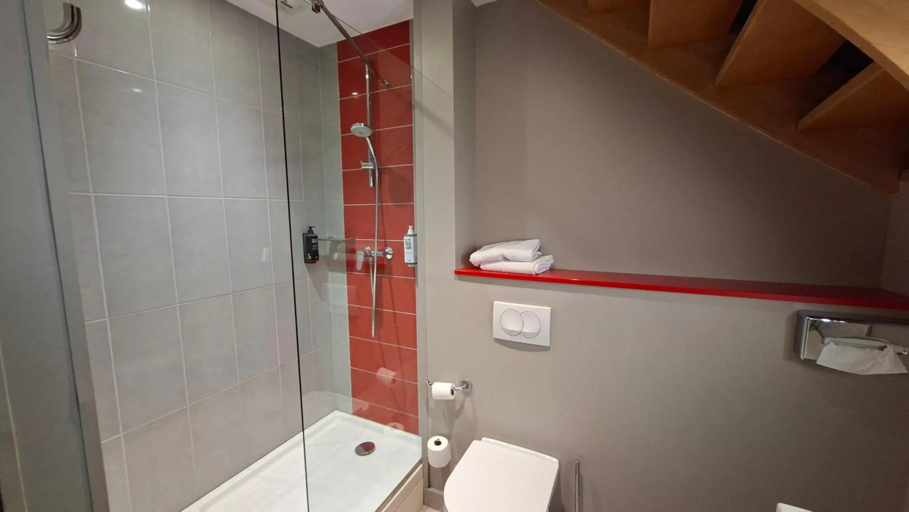 Bathroom in ibis Styles Lille Centre Grand Place
