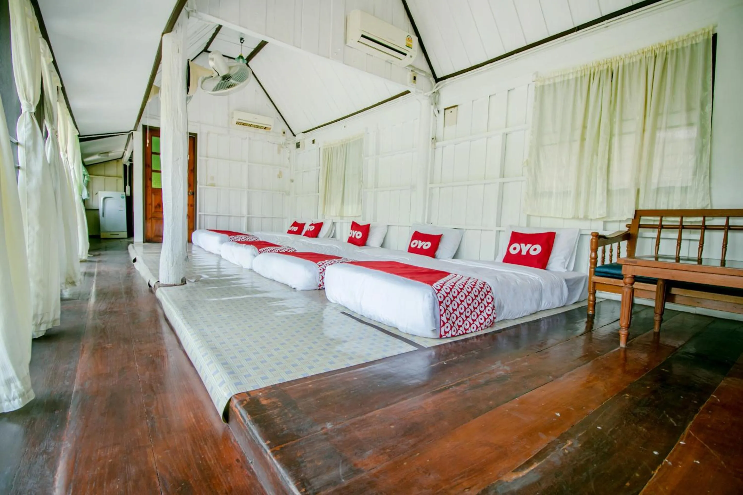 Bedroom in OYO 402 Raknatee Resort