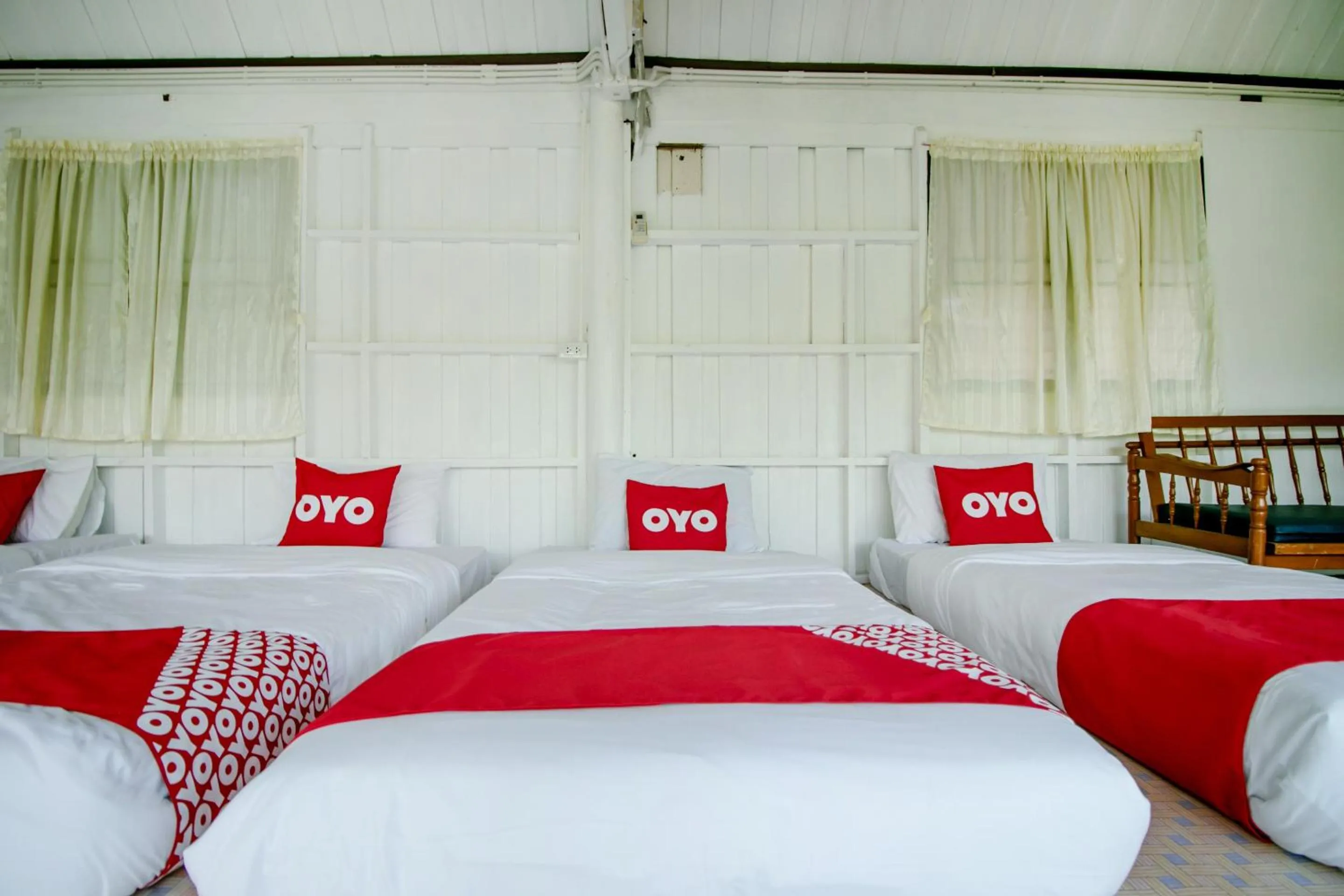 Bedroom in OYO 402 Raknatee Resort