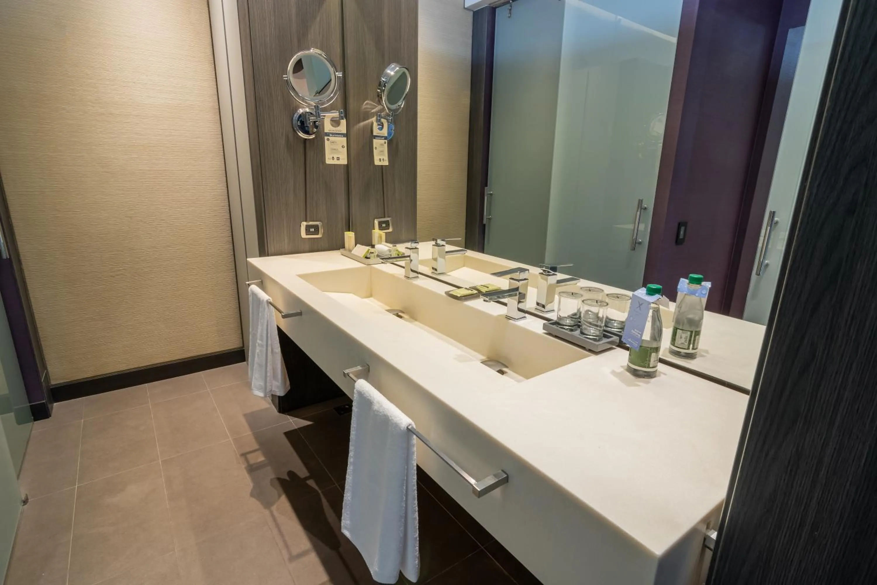 Bathroom in GHL Bioxury Hotel