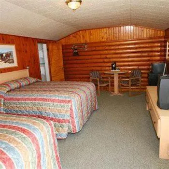 Photo of the whole room, Bed in Trails End Motel Sheridan