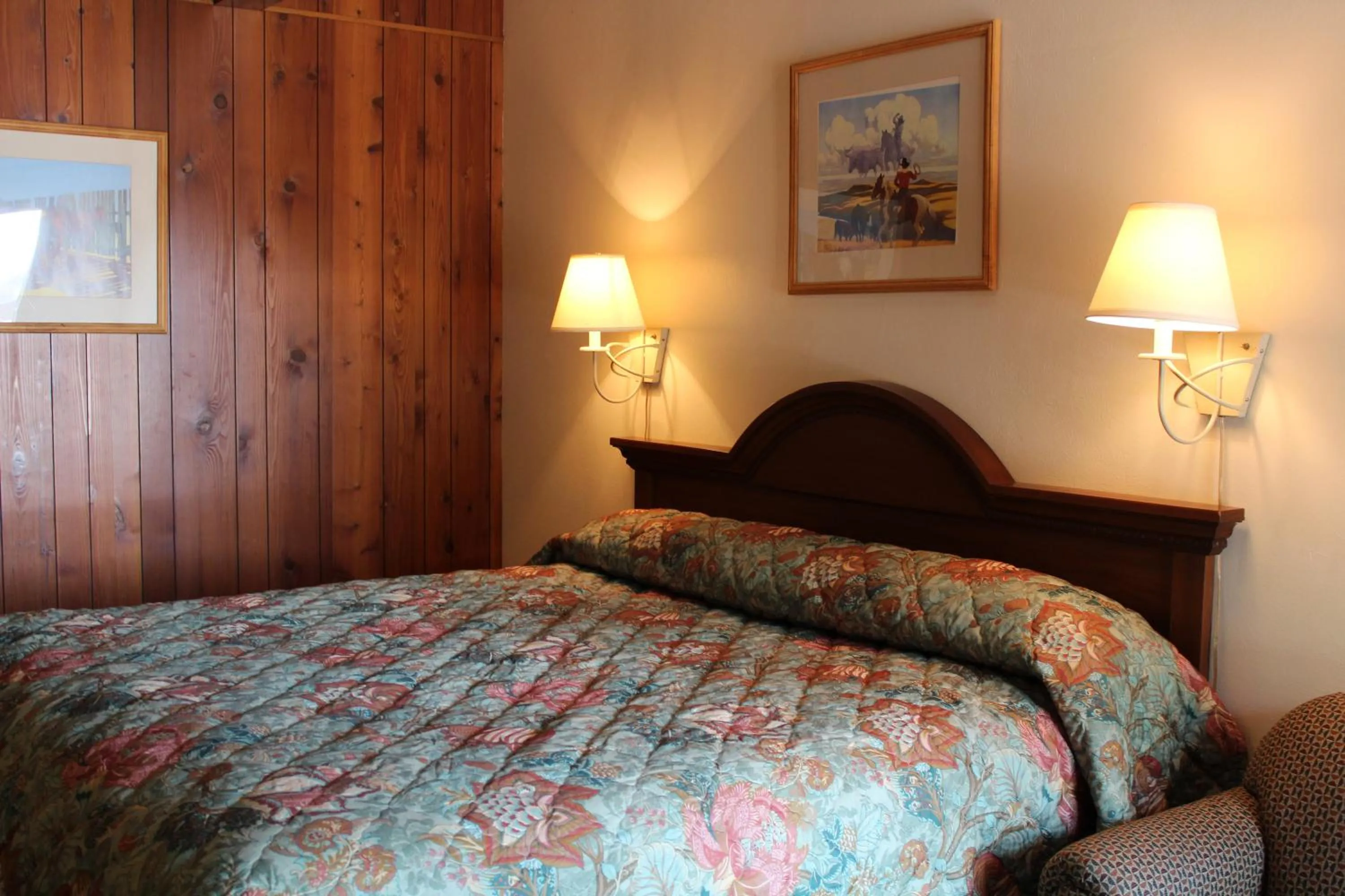 Bed in Trails End Motel Sheridan