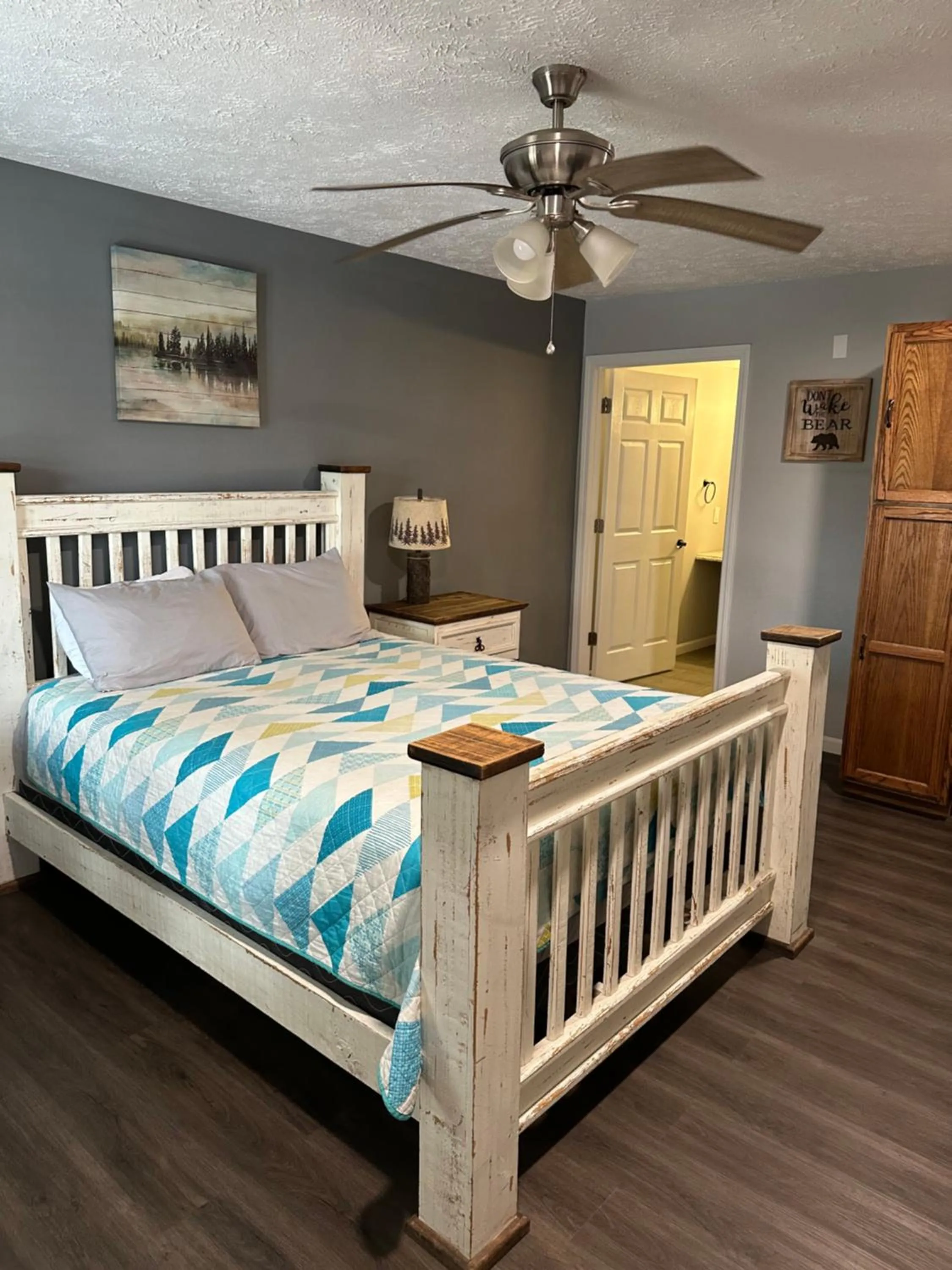 Bedroom, Bed in Heidi Motel - Helen