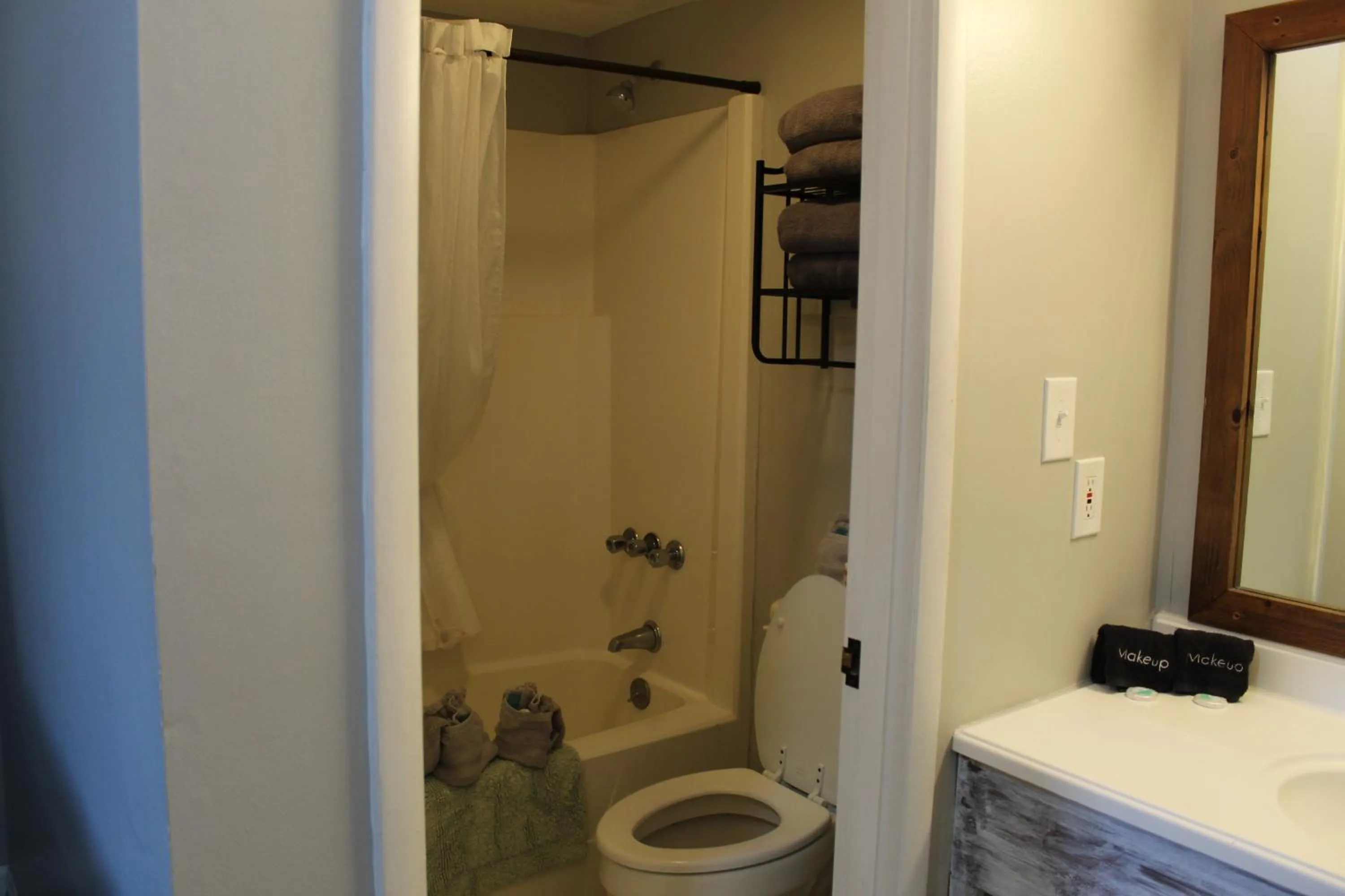 Shower in Heidi Motel - Helen