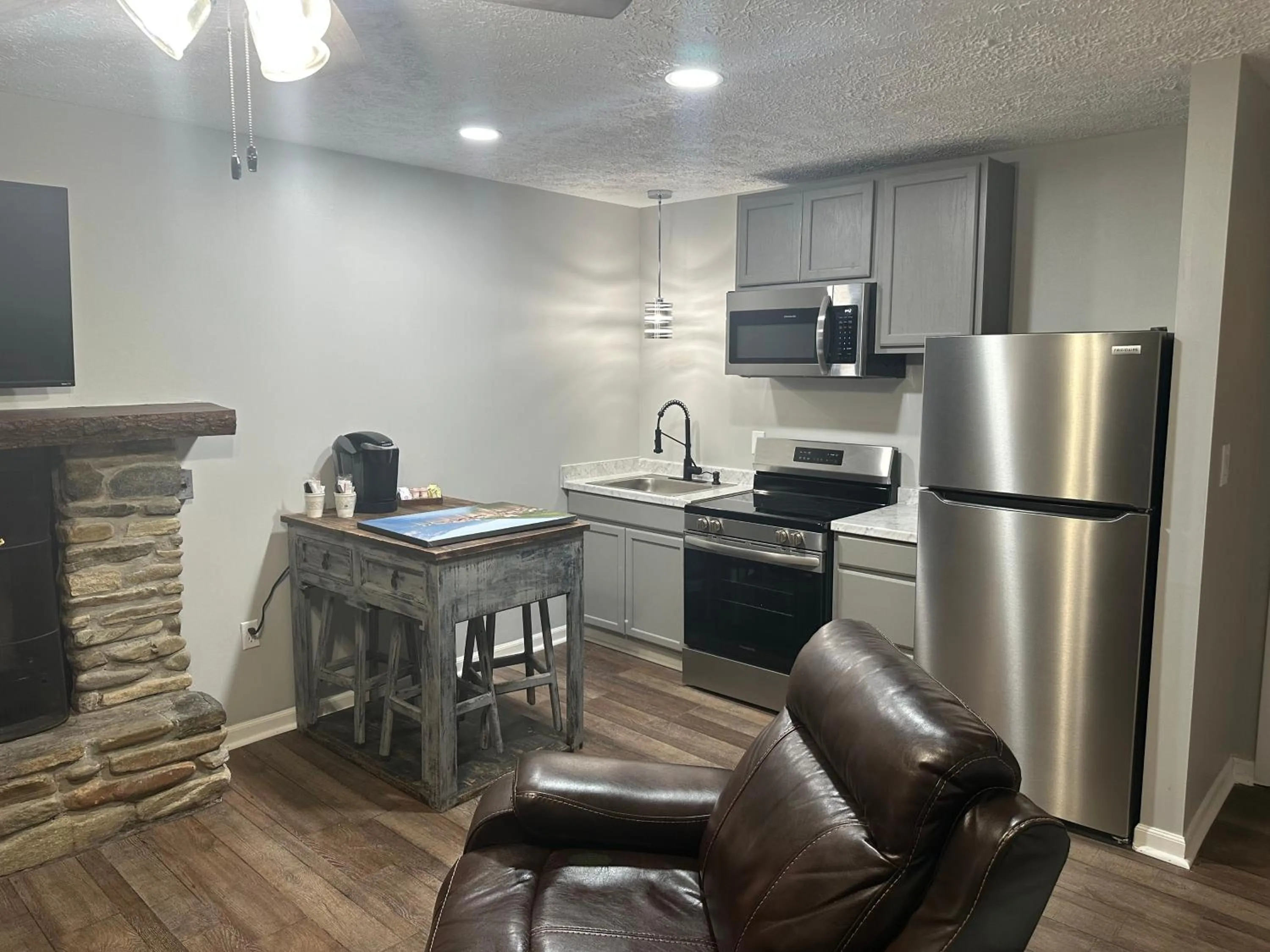 kitchen in Heidi Motel - Helen