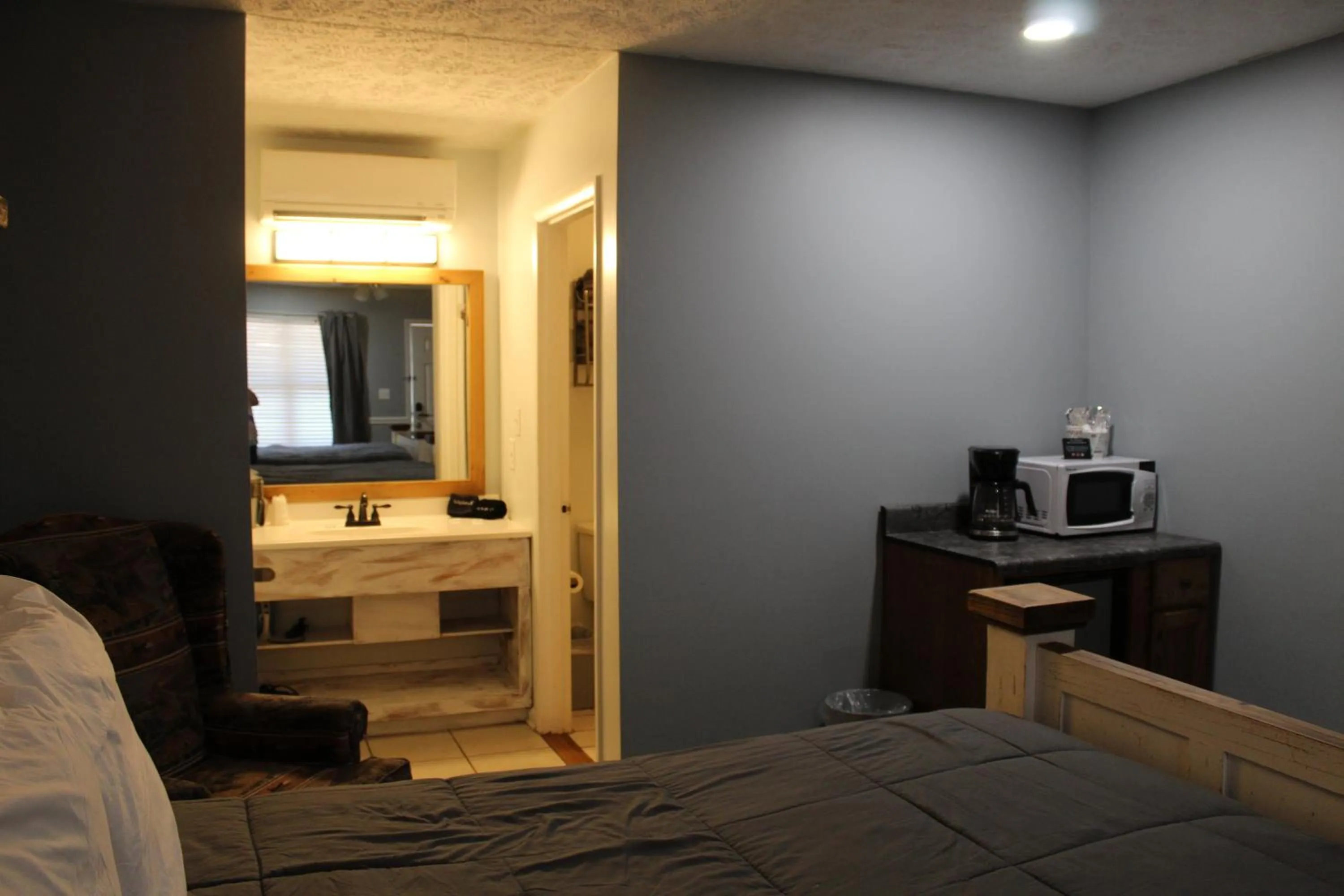 Bed in Heidi Motel - Helen