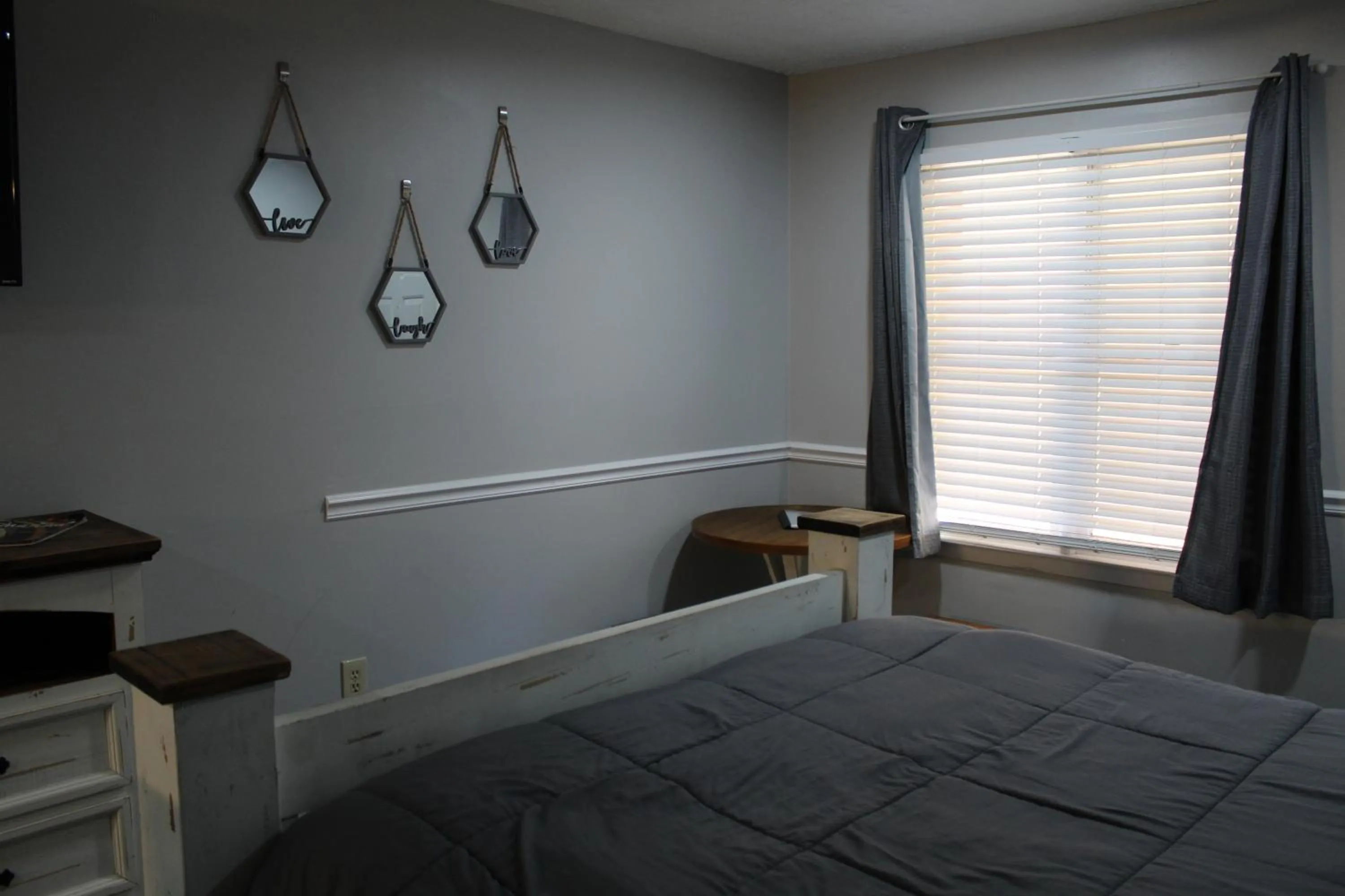 Bed in Heidi Motel - Helen