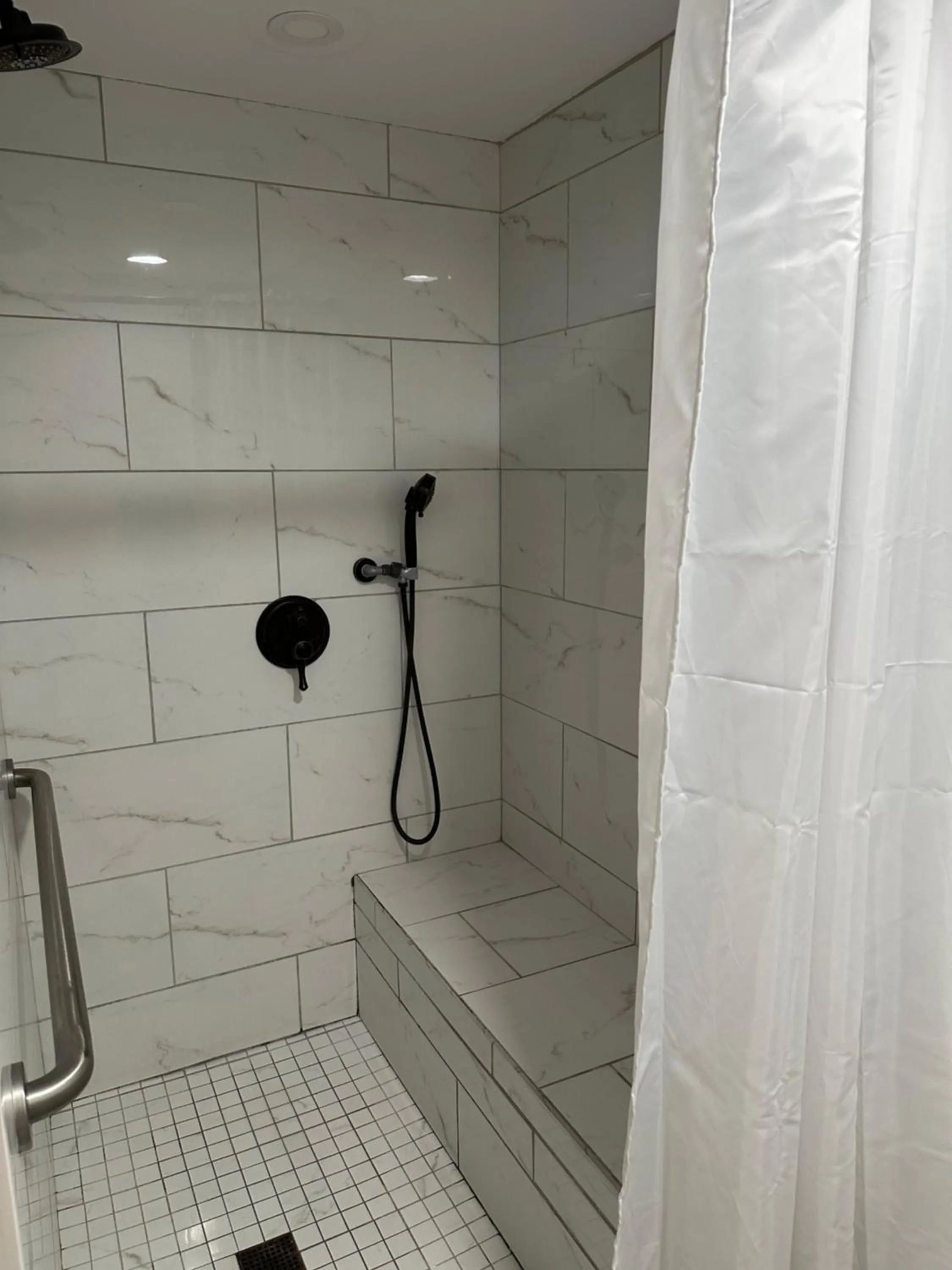 Shower in Heidi Motel - Helen