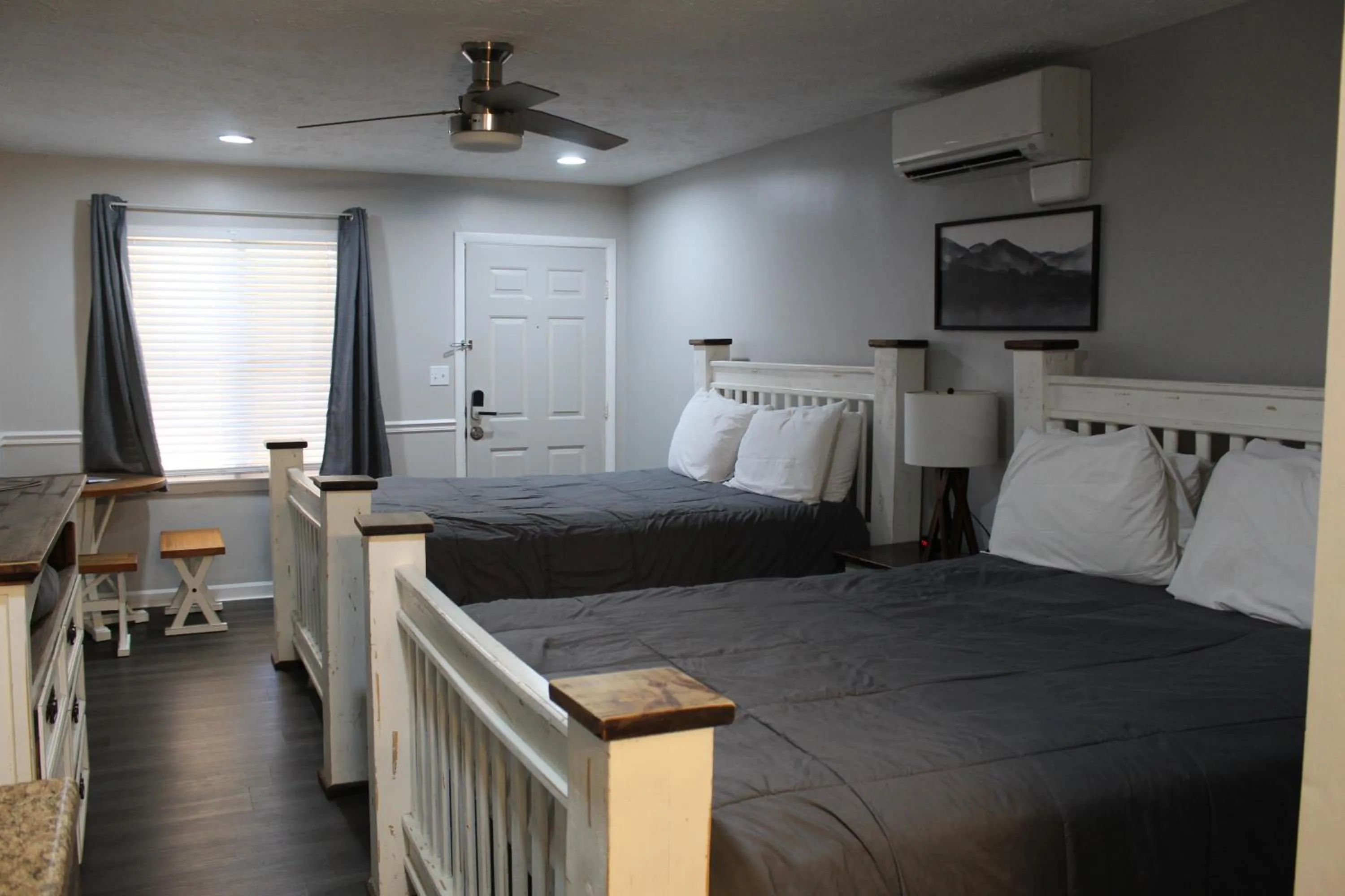 Bed in Heidi Motel - Helen