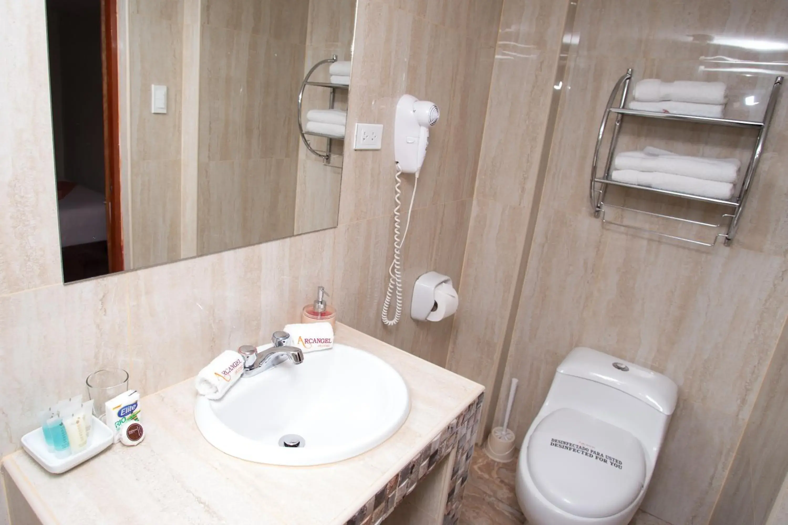 Standard Twin Room in Hotel Arcangel Standard Twin Room in Hotel Arcangel