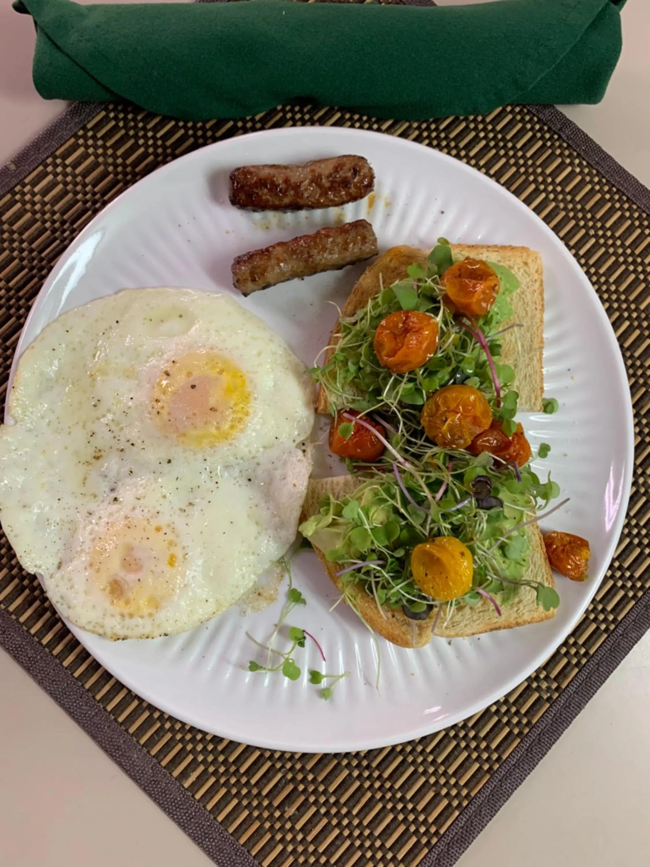 American breakfast in Canyon Villa Bed & Breakfast Inn of Sedona