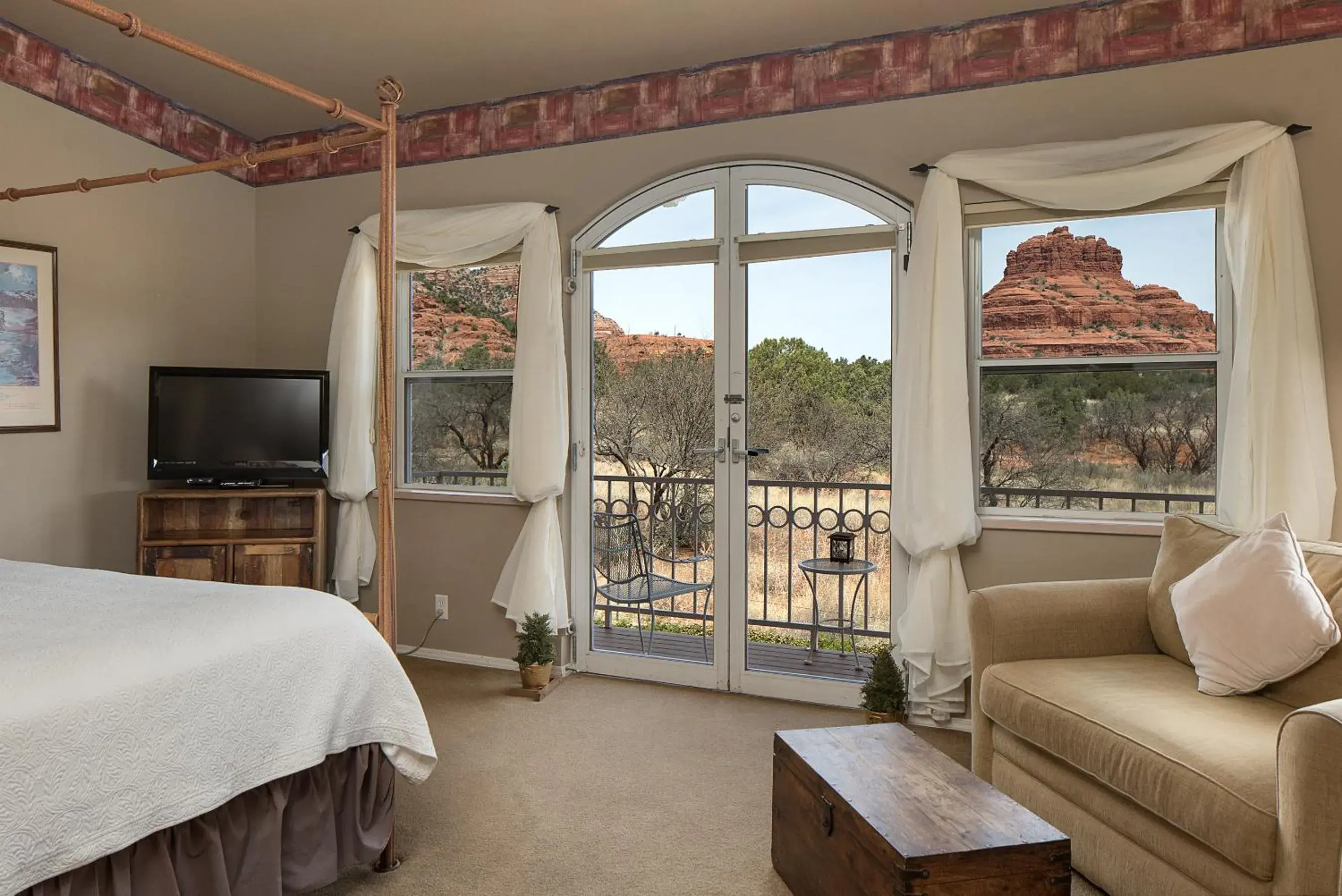 Landmark view, Bed in Canyon Villa Bed & Breakfast Inn of Sedona Landmark view, Bed in Canyon Villa Bed & Breakfast Inn of Sedona