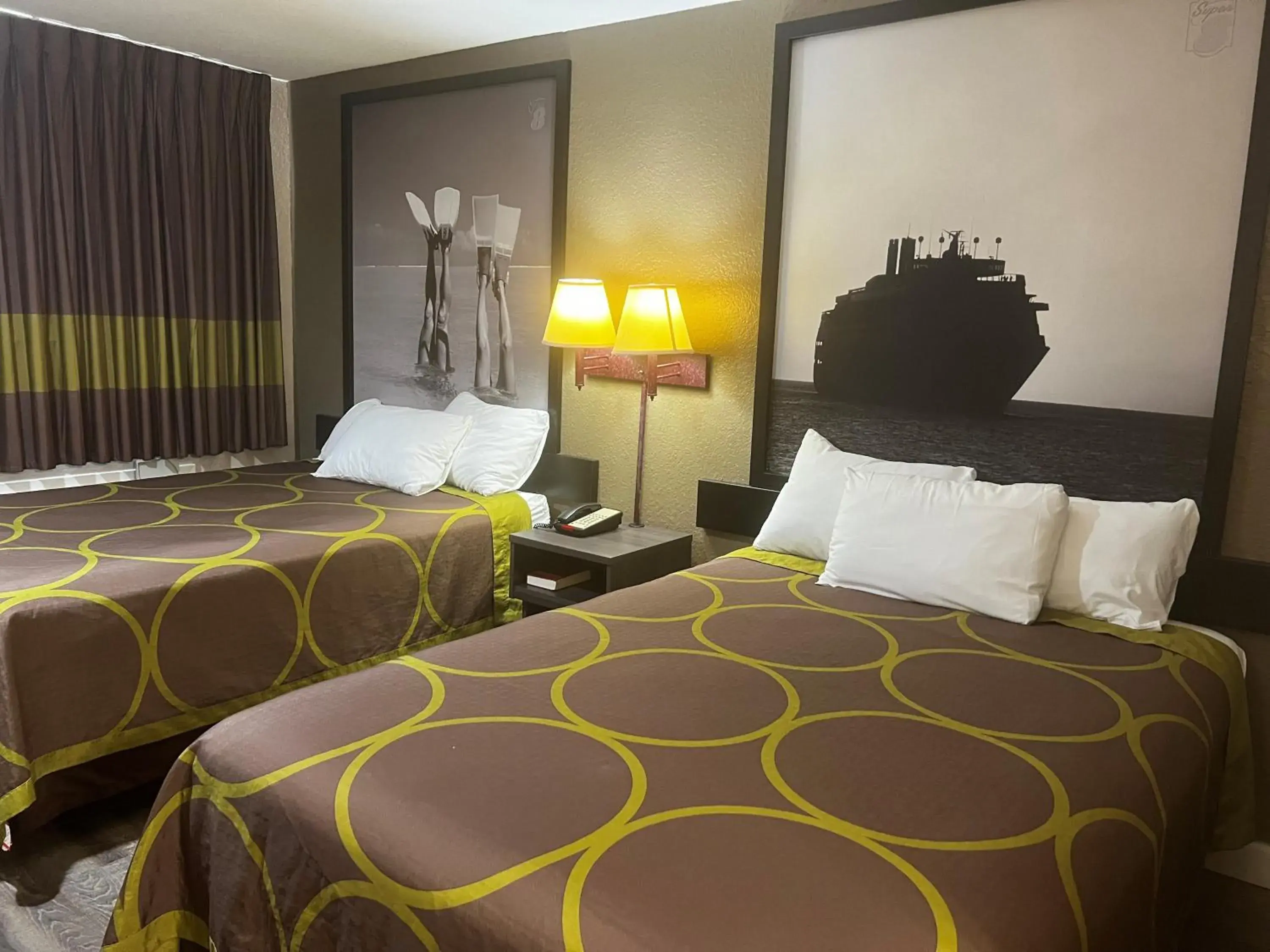 Bed in Super 8 by Wyndham La Marque TX/Texas City Area Bed in Super 8 by Wyndham La Marque TX/Texas City Area