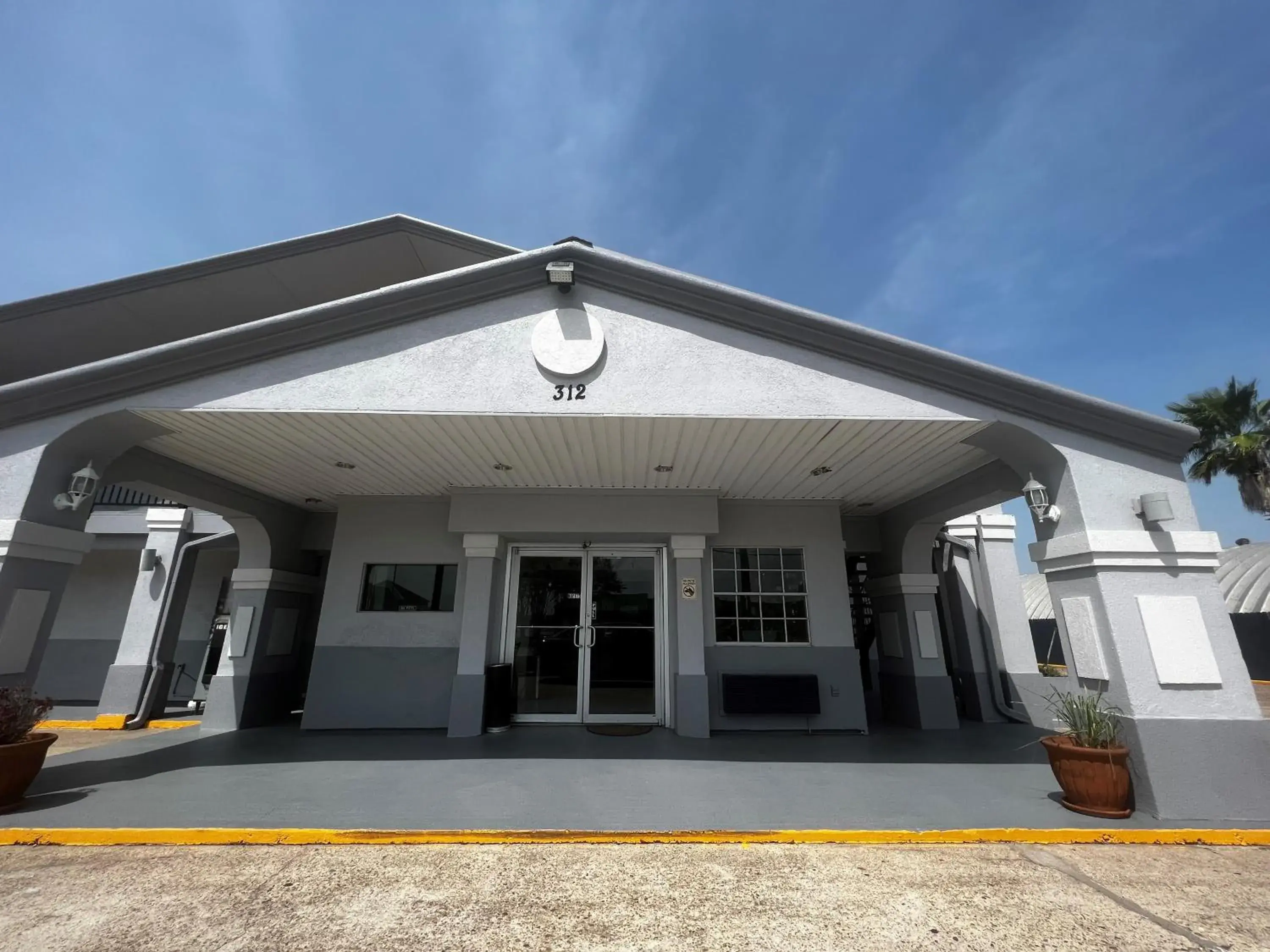 Property building in Super 8 by Wyndham La Marque TX/Texas City Area Property building in Super 8 by Wyndham La Marque TX/Texas City Area