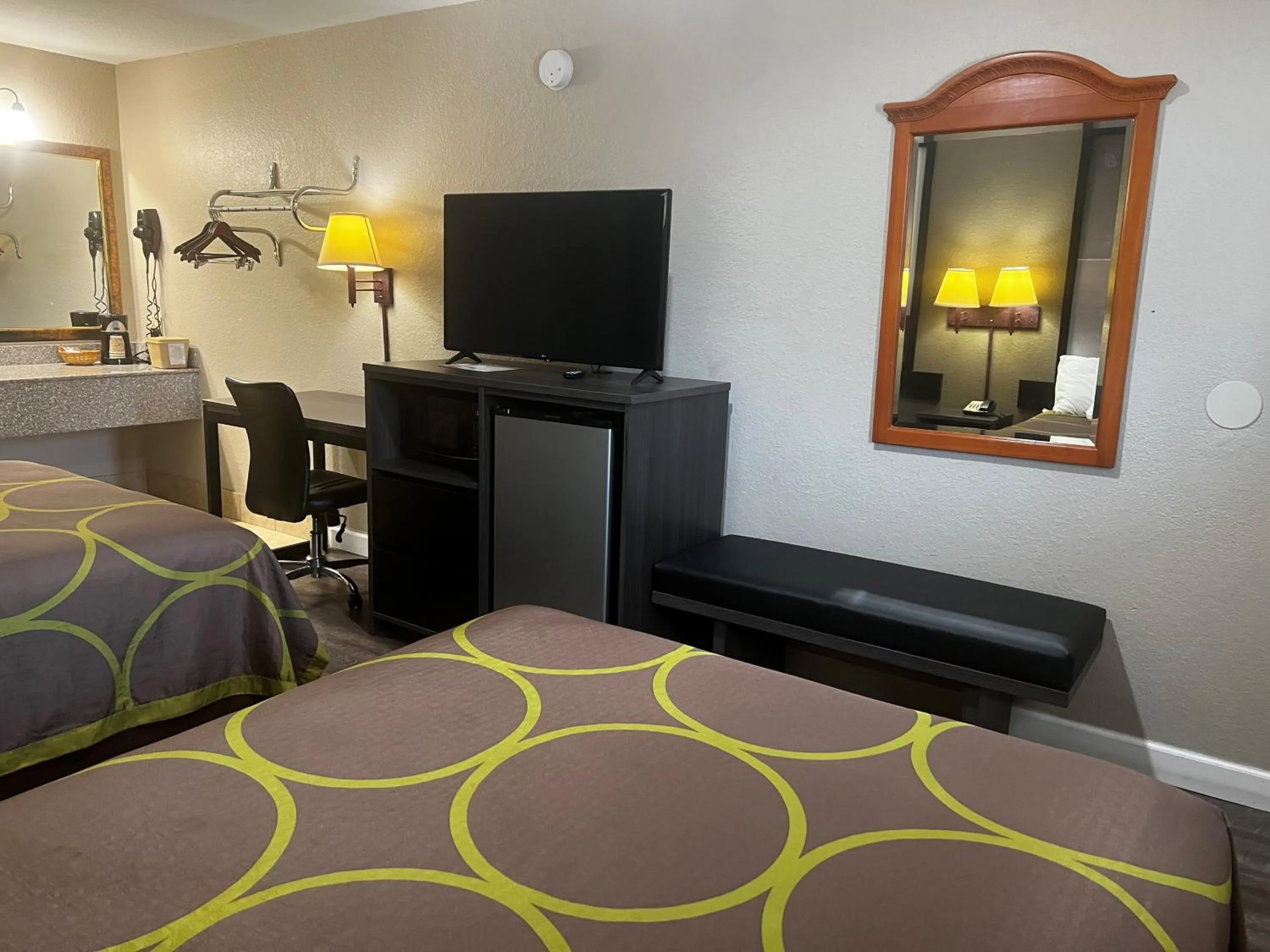 Bed in Super 8 by Wyndham La Marque TX/Texas City Area