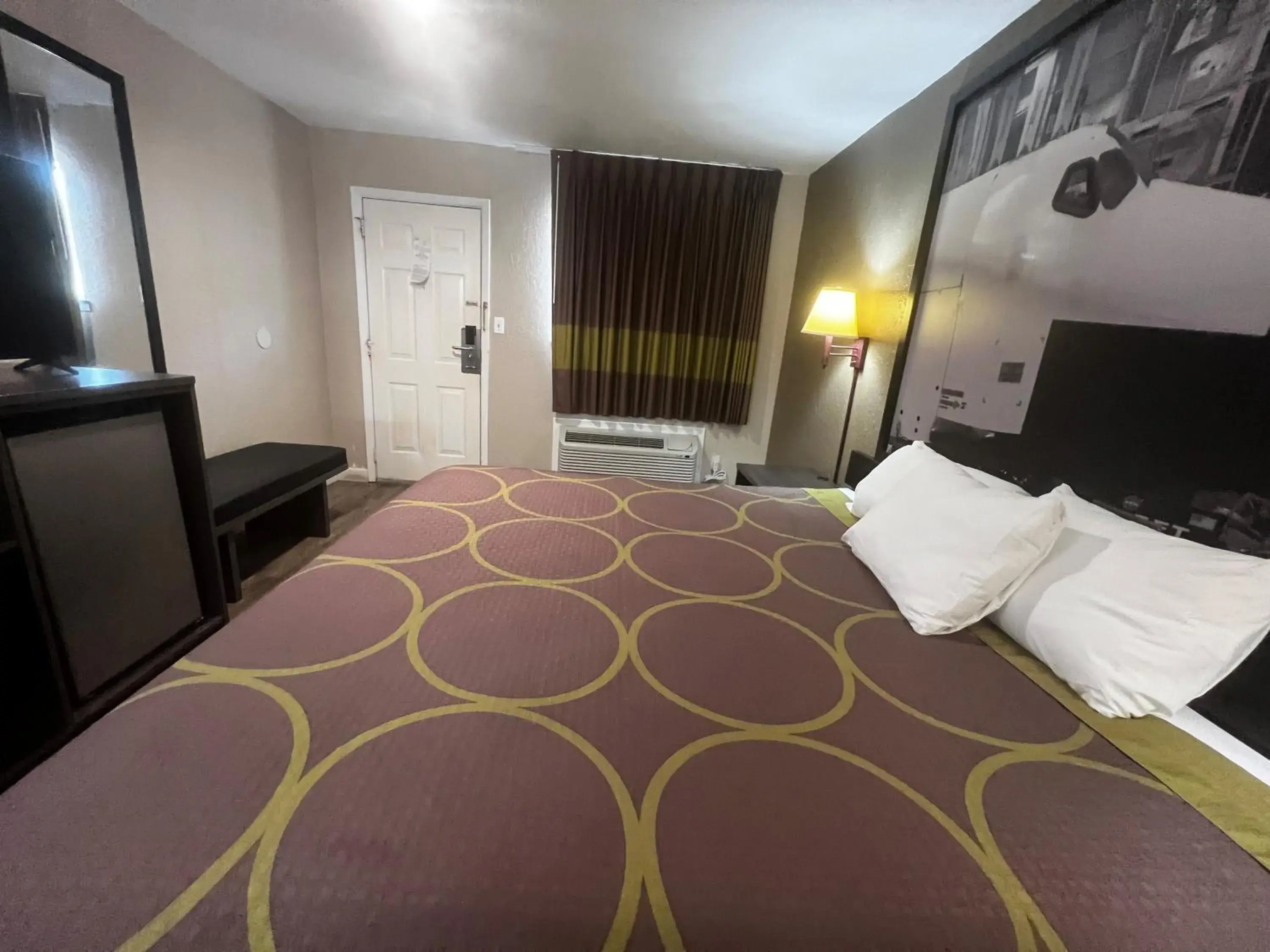 Queen Room - Non-Smoking in Super 8 by Wyndham La Marque TX/Texas City Area Queen Room - Non-Smoking in Super 8 by Wyndham La Marque TX/Texas City Area