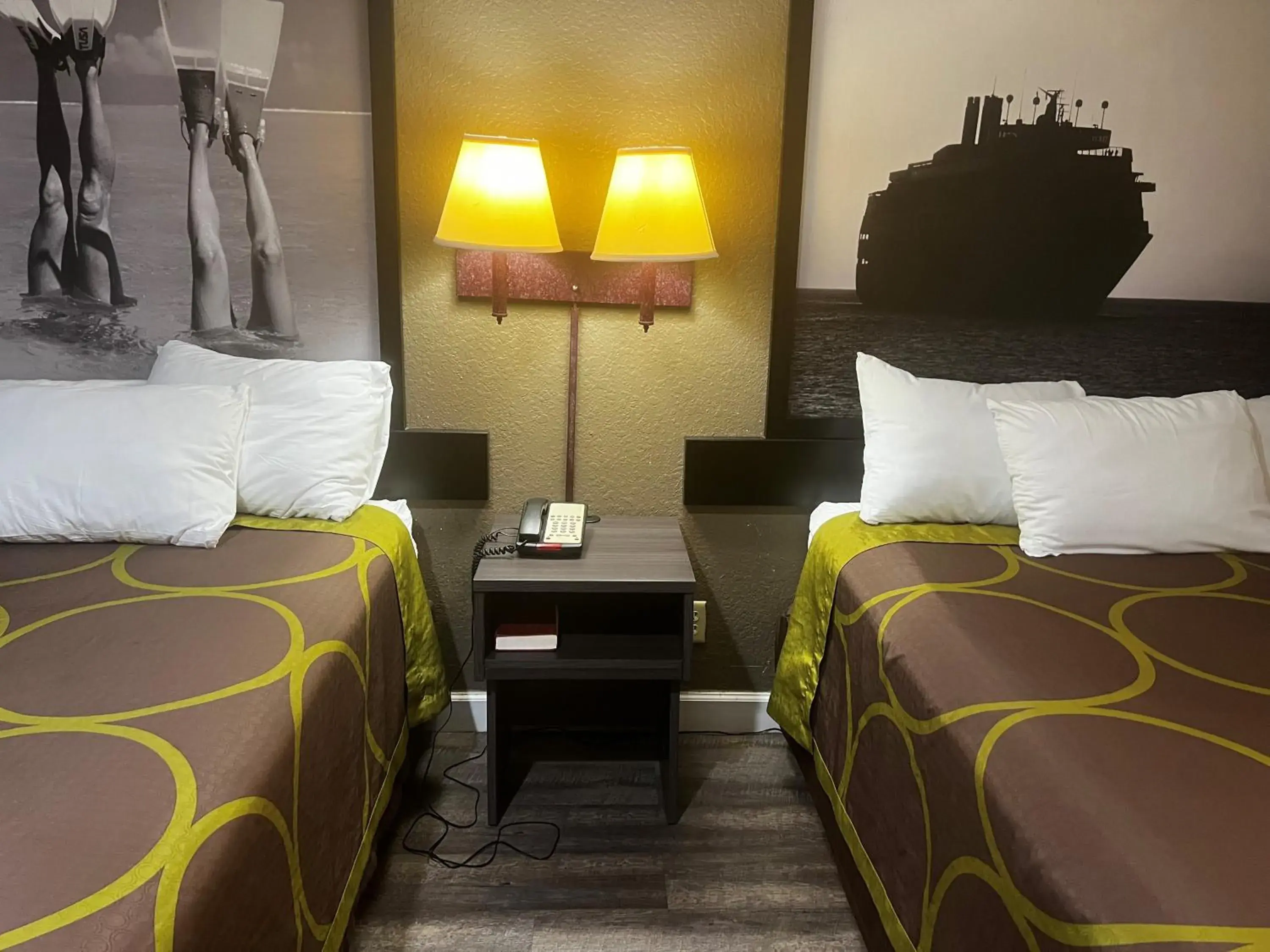 Double Room with Two Double Beds - Smoking in Super 8 by Wyndham La Marque TX/Texas City Area Double Room with Two Double Beds - Smoking in Super 8 by Wyndham La Marque TX/Texas City Area