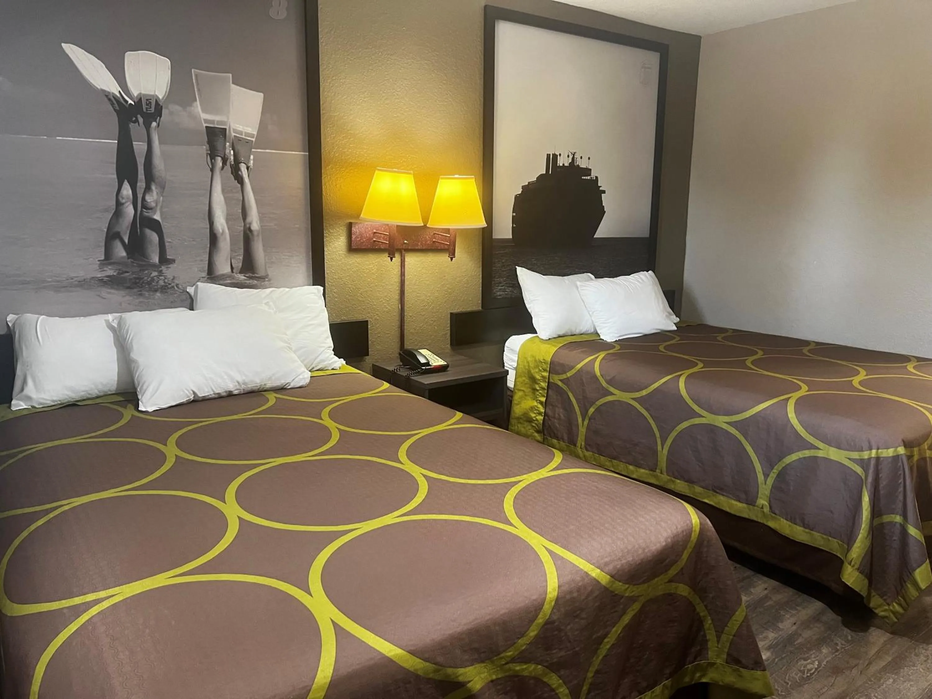 Bed in Super 8 by Wyndham La Marque TX/Texas City Area