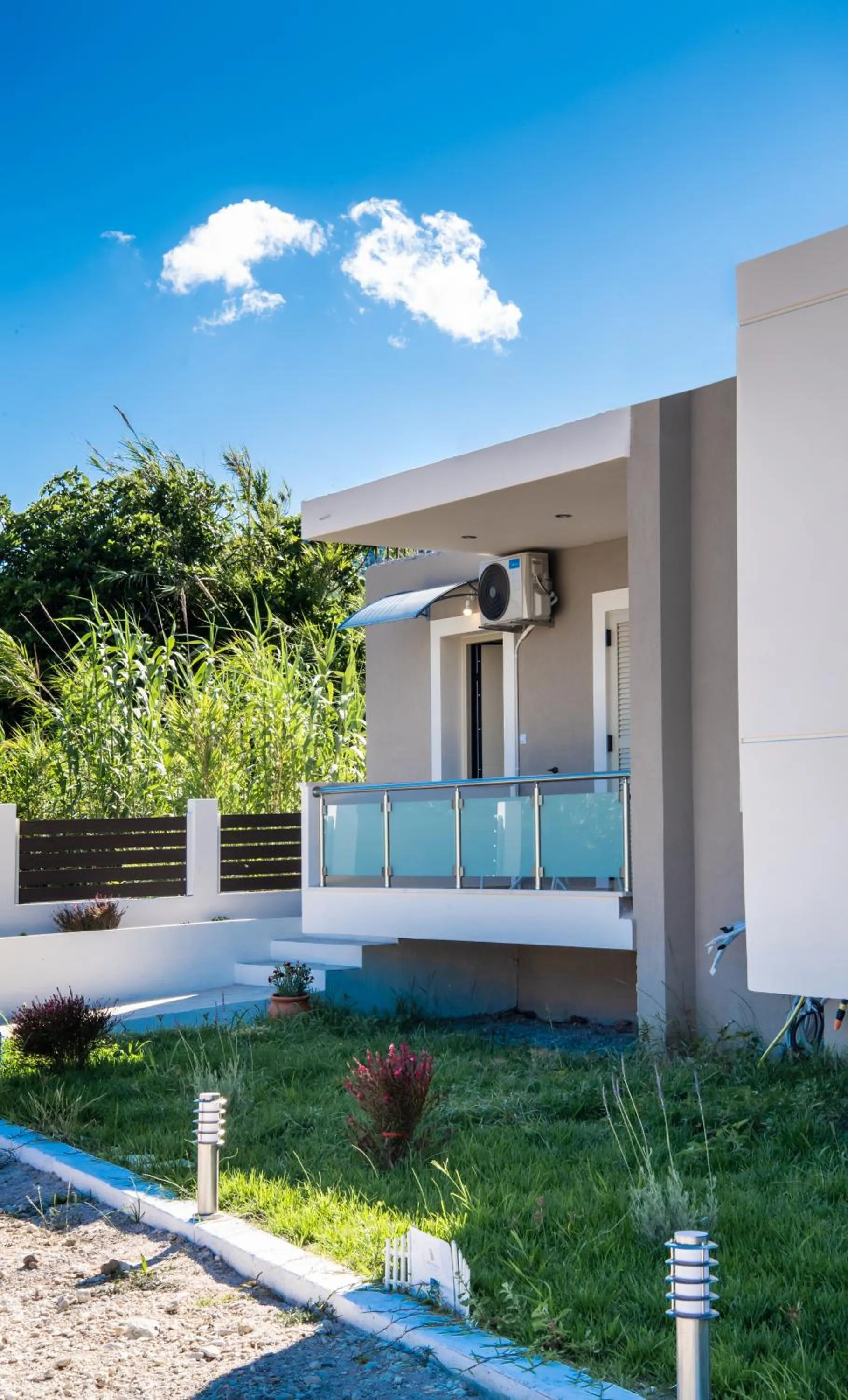 Bounatsa Studios & Apartments