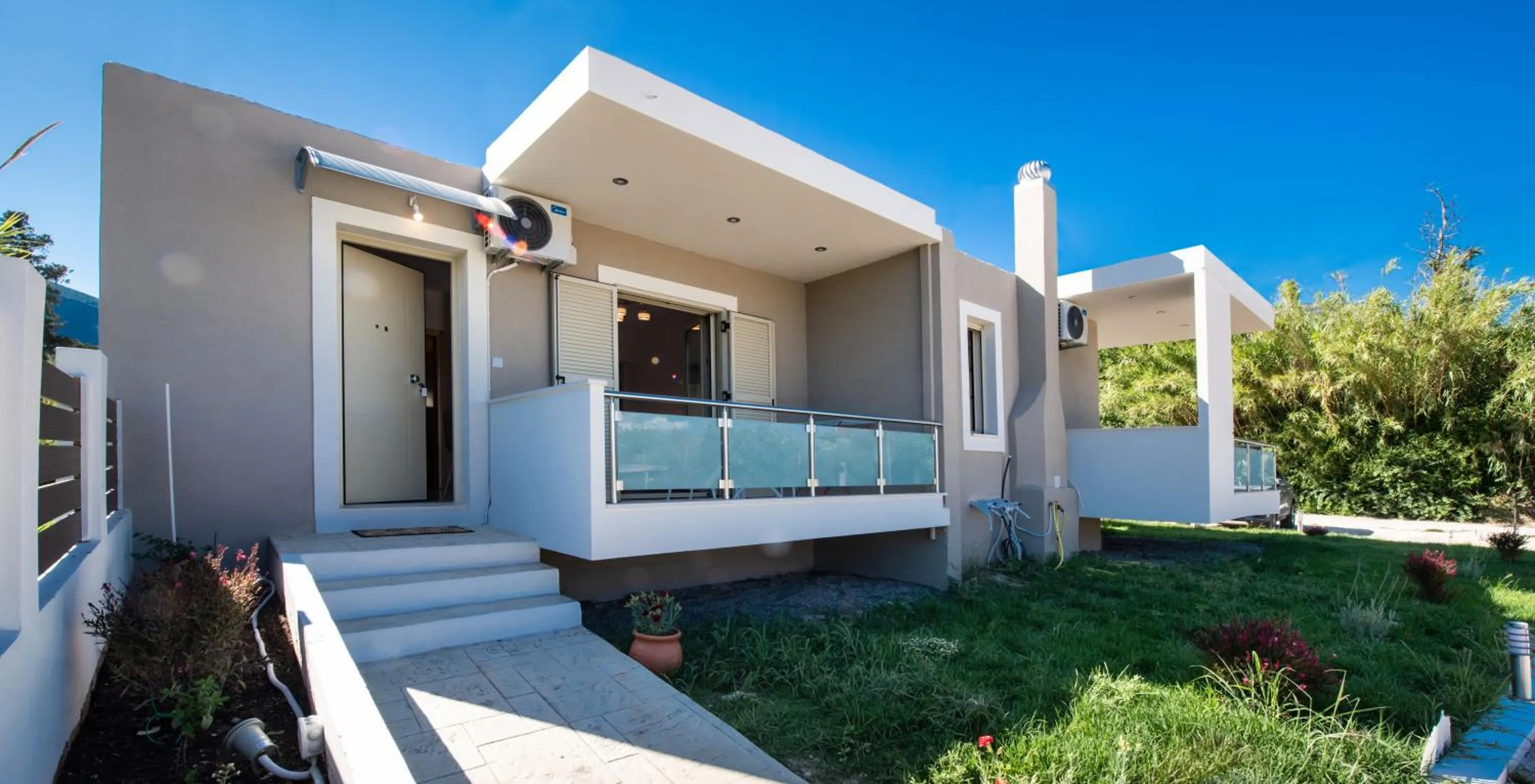 Bounatsa Studios & Apartments