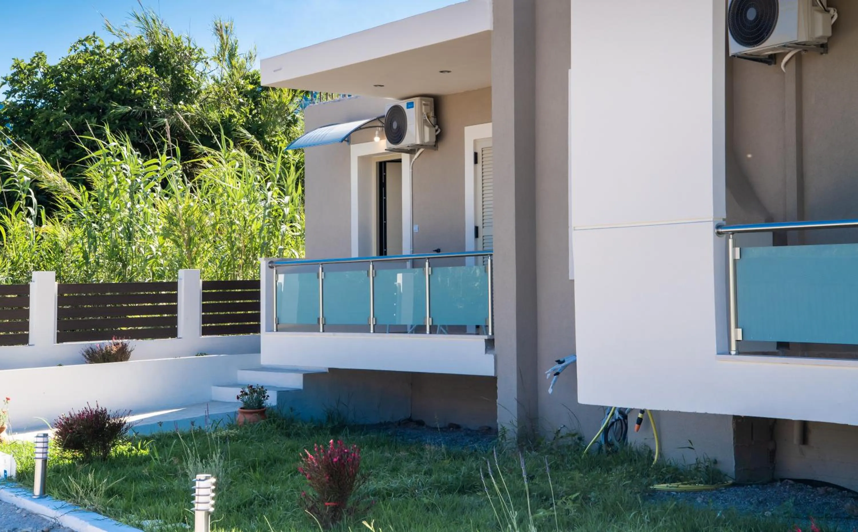 Bounatsa Studios & Apartments