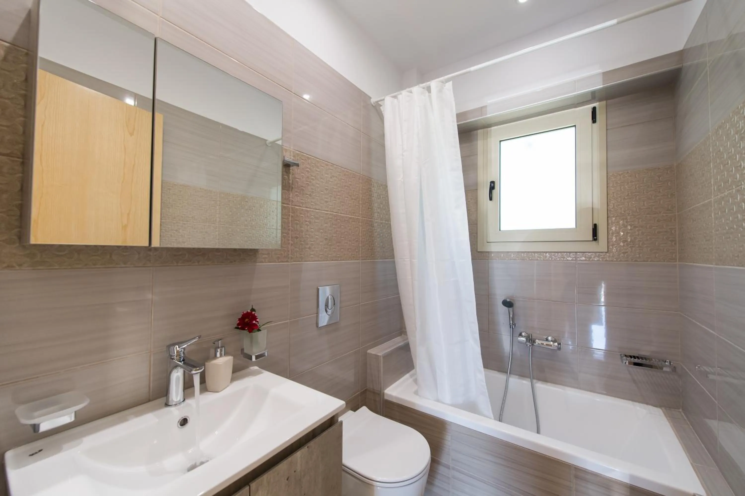 Shower in Bounatsa Studios & Apartments