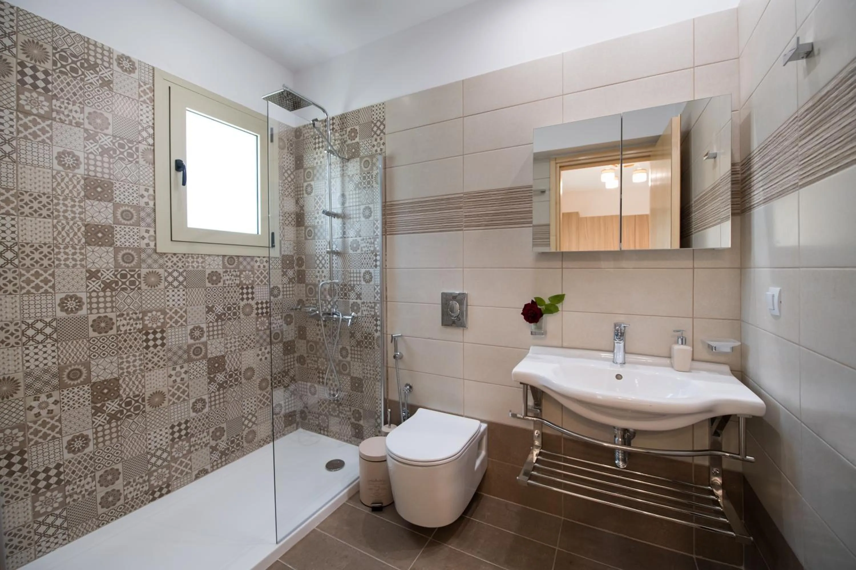 Shower in Bounatsa Studios & Apartments