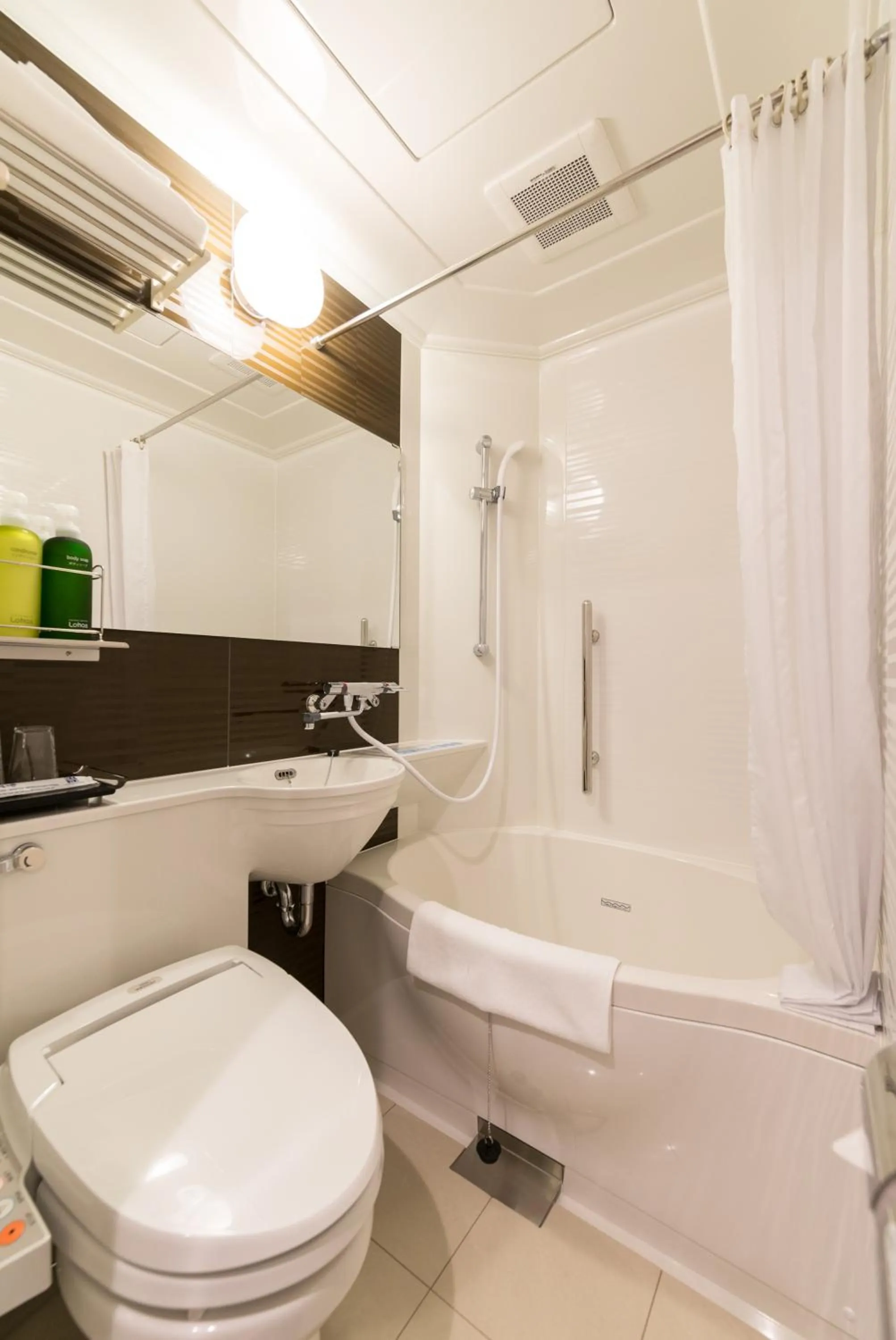 Shower in Super Hotel Premier Tokyo Station Yaesu-Chuoguchi