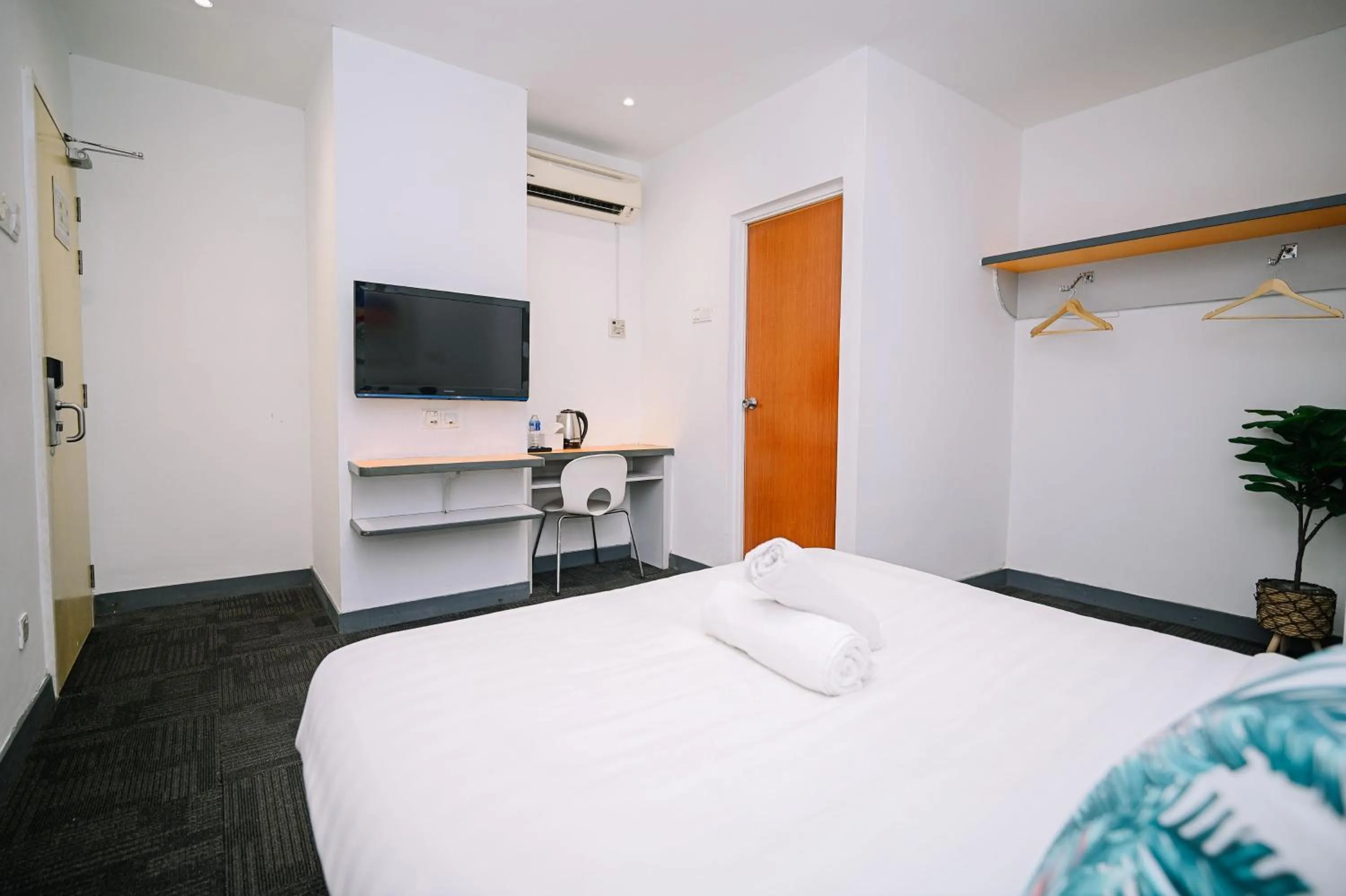 Bed in Swing & Pillows - KL Sg Besi, Kuala Lumpur