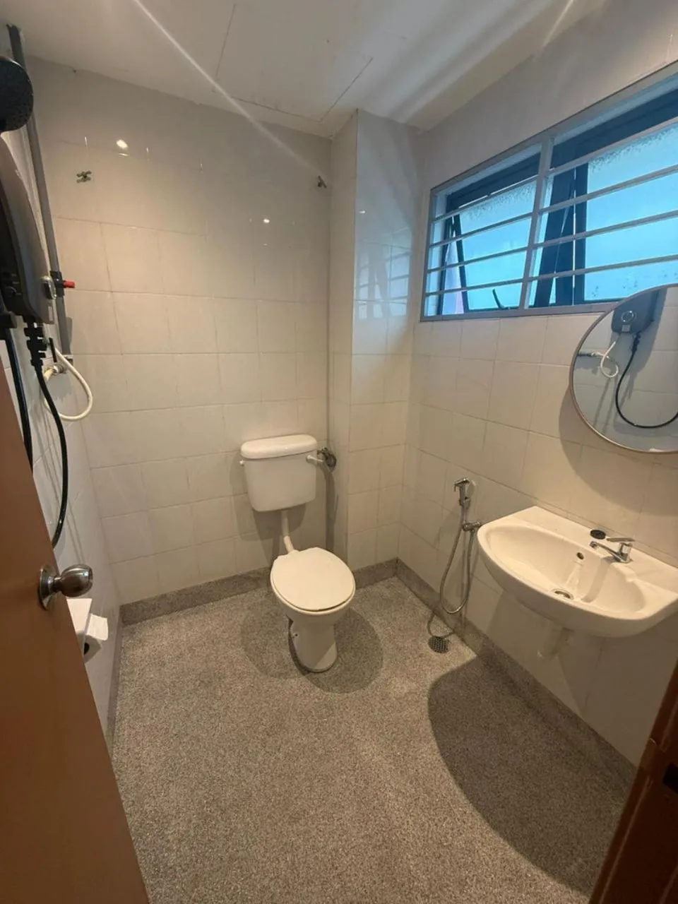 Shower in Swing & Pillows - KL Sg Besi, Kuala Lumpur