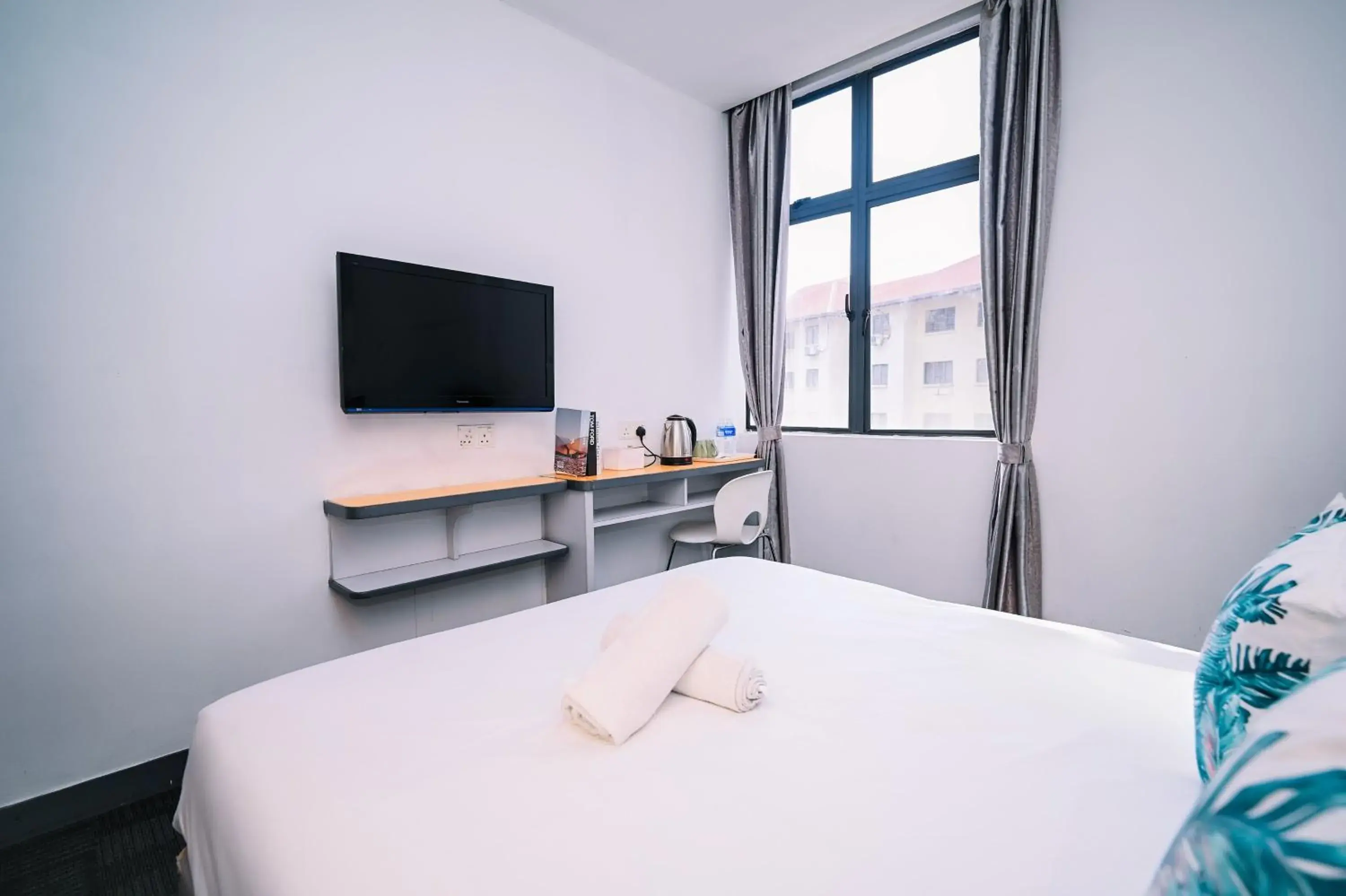 Bed in Swing & Pillows - KL Sg Besi, Kuala Lumpur Bed in Swing & Pillows - KL Sg Besi, Kuala Lumpur