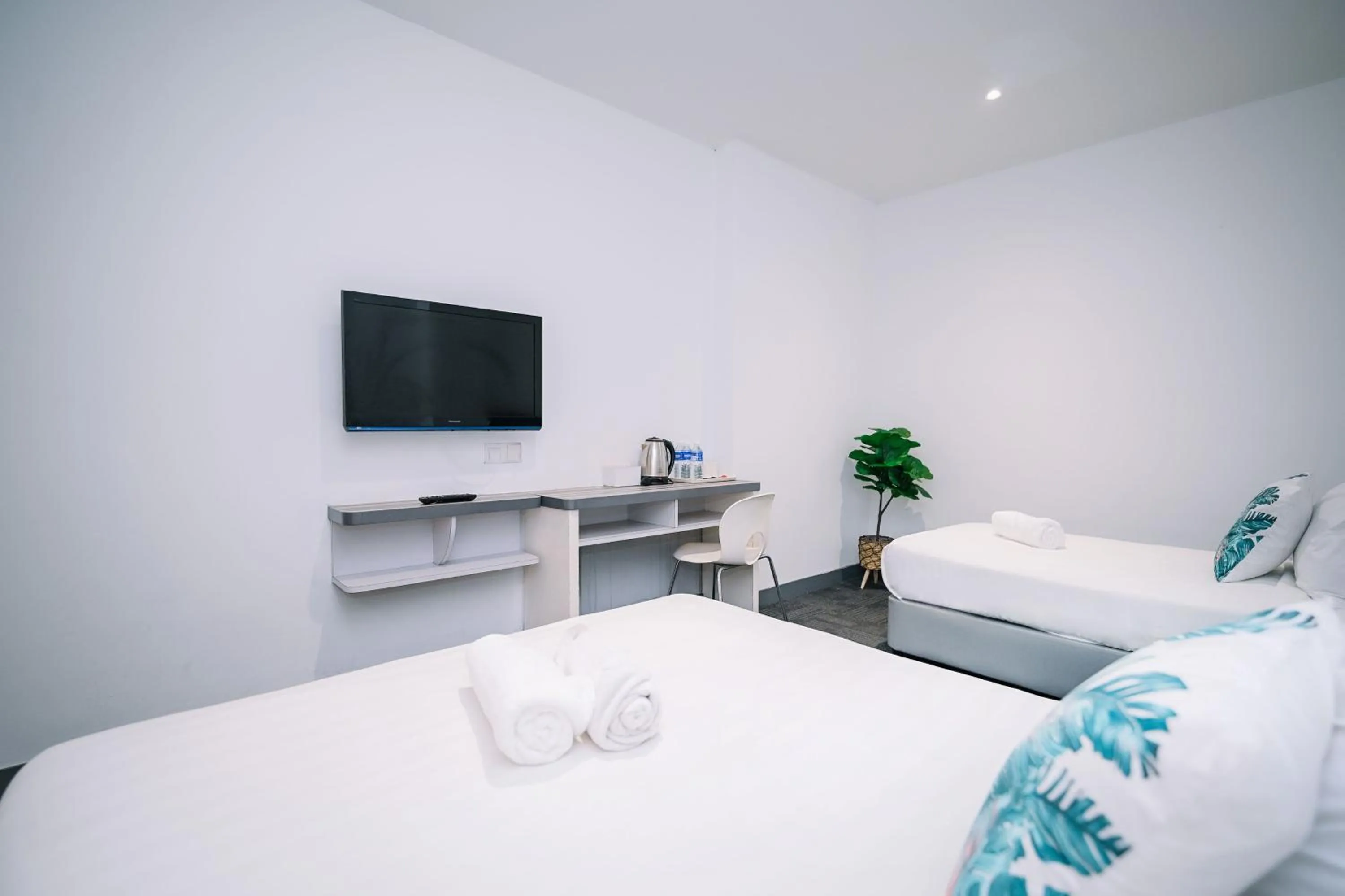 Bed in Swing & Pillows - KL Sg Besi, Kuala Lumpur