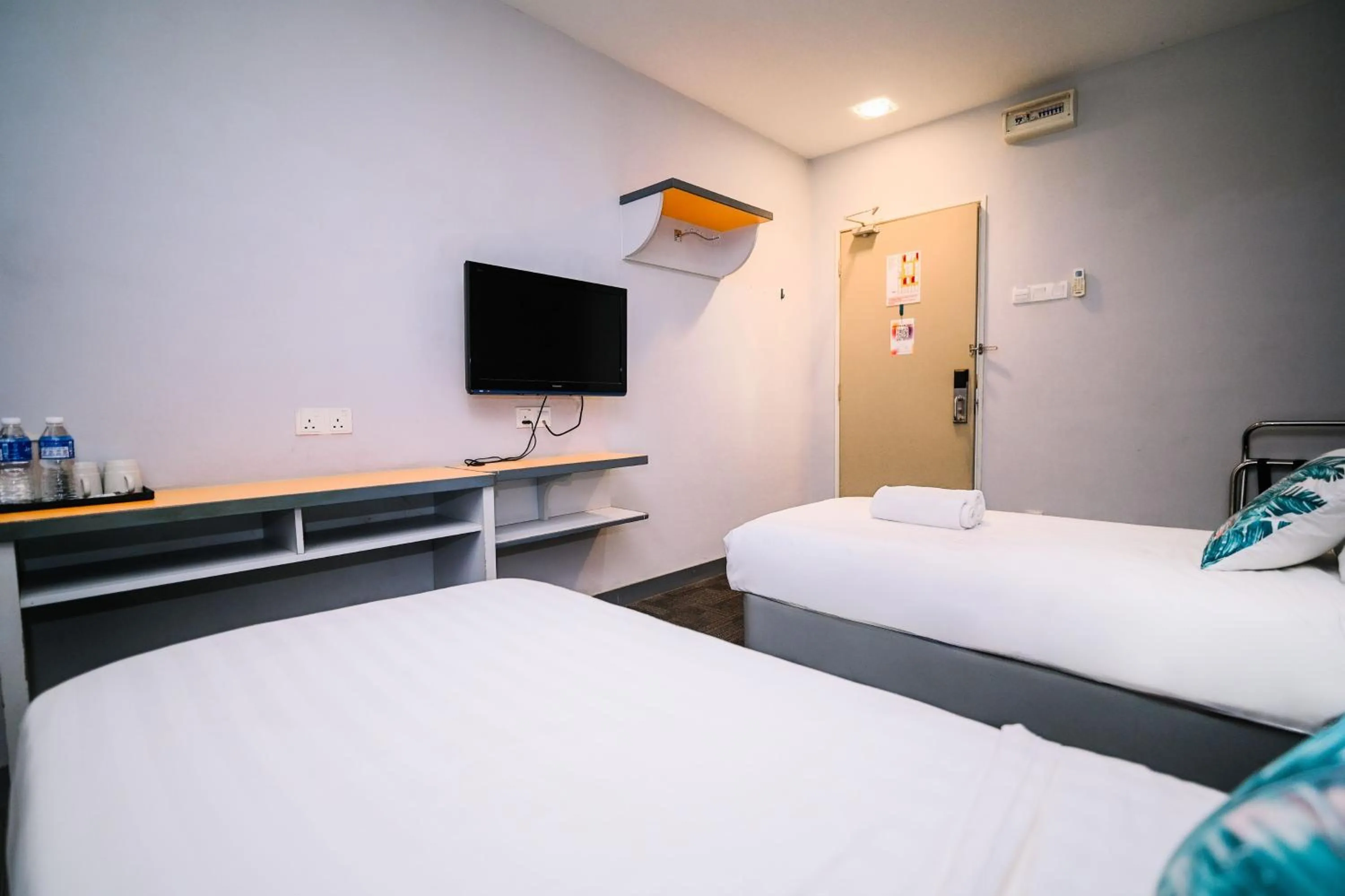 Bed in Swing & Pillows - KL Sg Besi, Kuala Lumpur