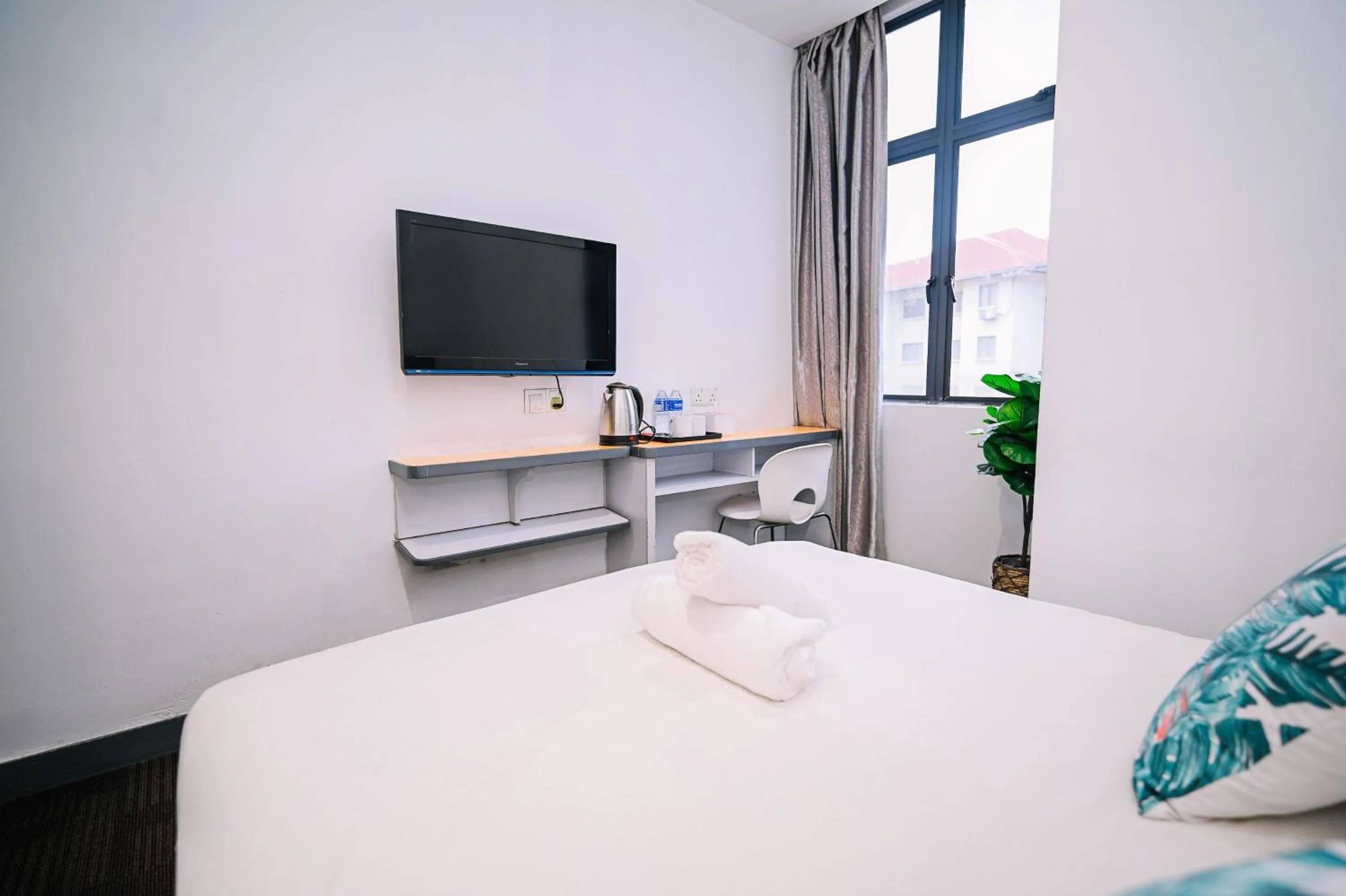 Bed in Swing & Pillows - KL Sg Besi, Kuala Lumpur