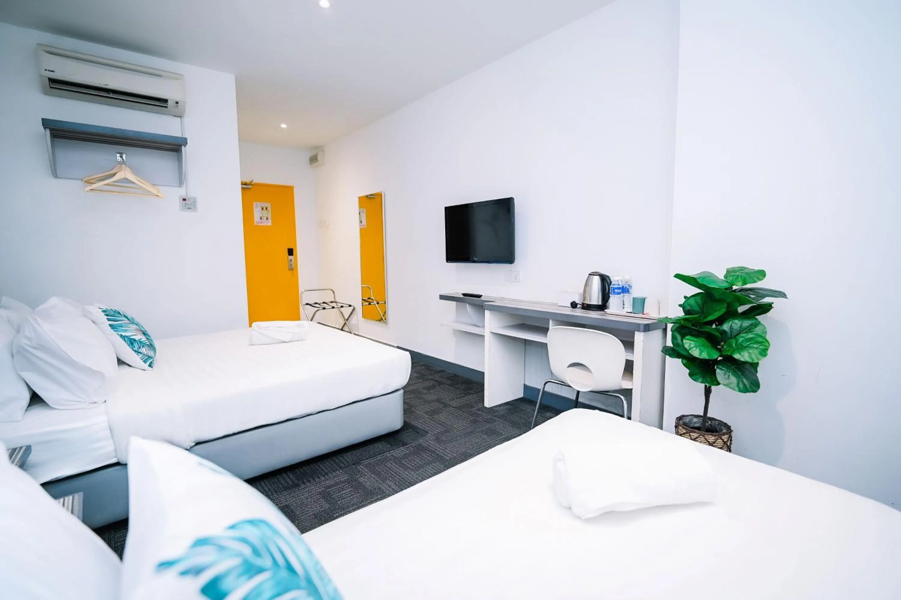 Bed in Swing & Pillows - KL Sg Besi, Kuala Lumpur