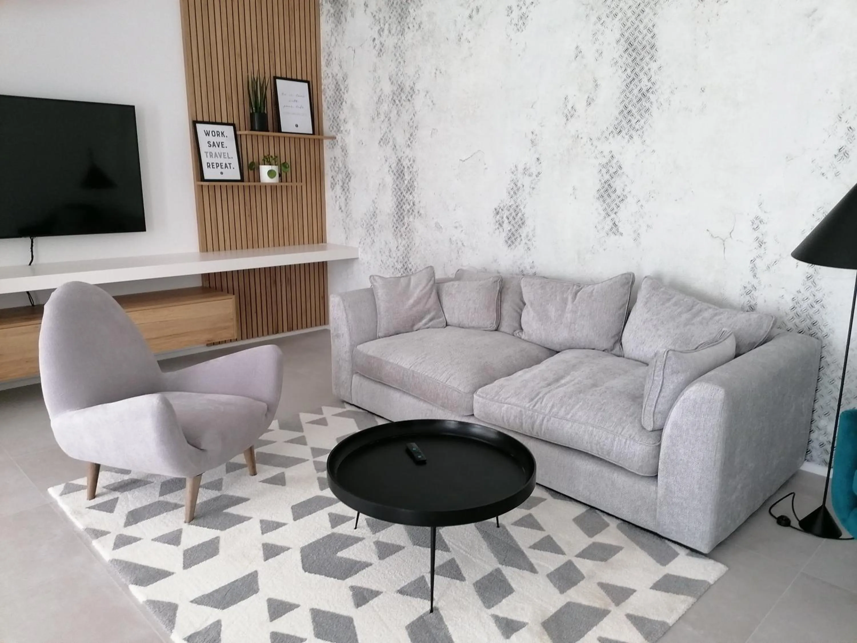 Communal lounge/ TV room in Regentova Suites Ljubljana