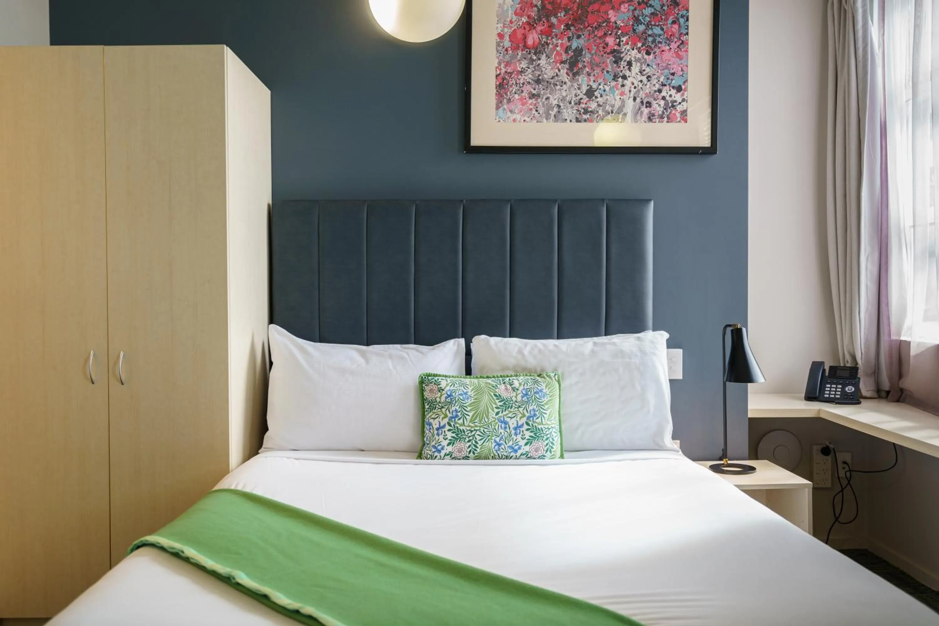 Bedroom, Bed in Ibis Styles Invercargill