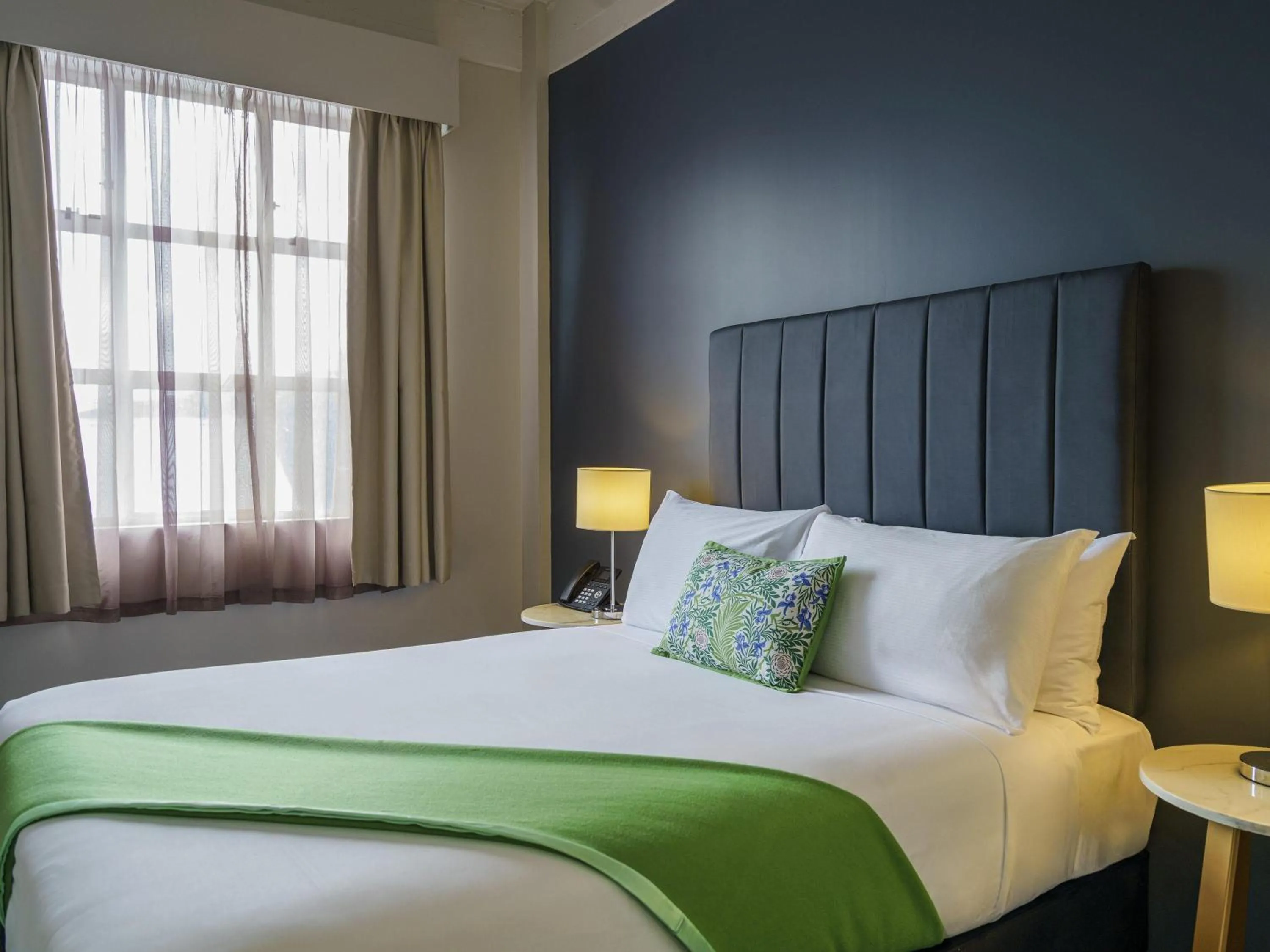 Bedroom, Bed in Ibis Styles Invercargill