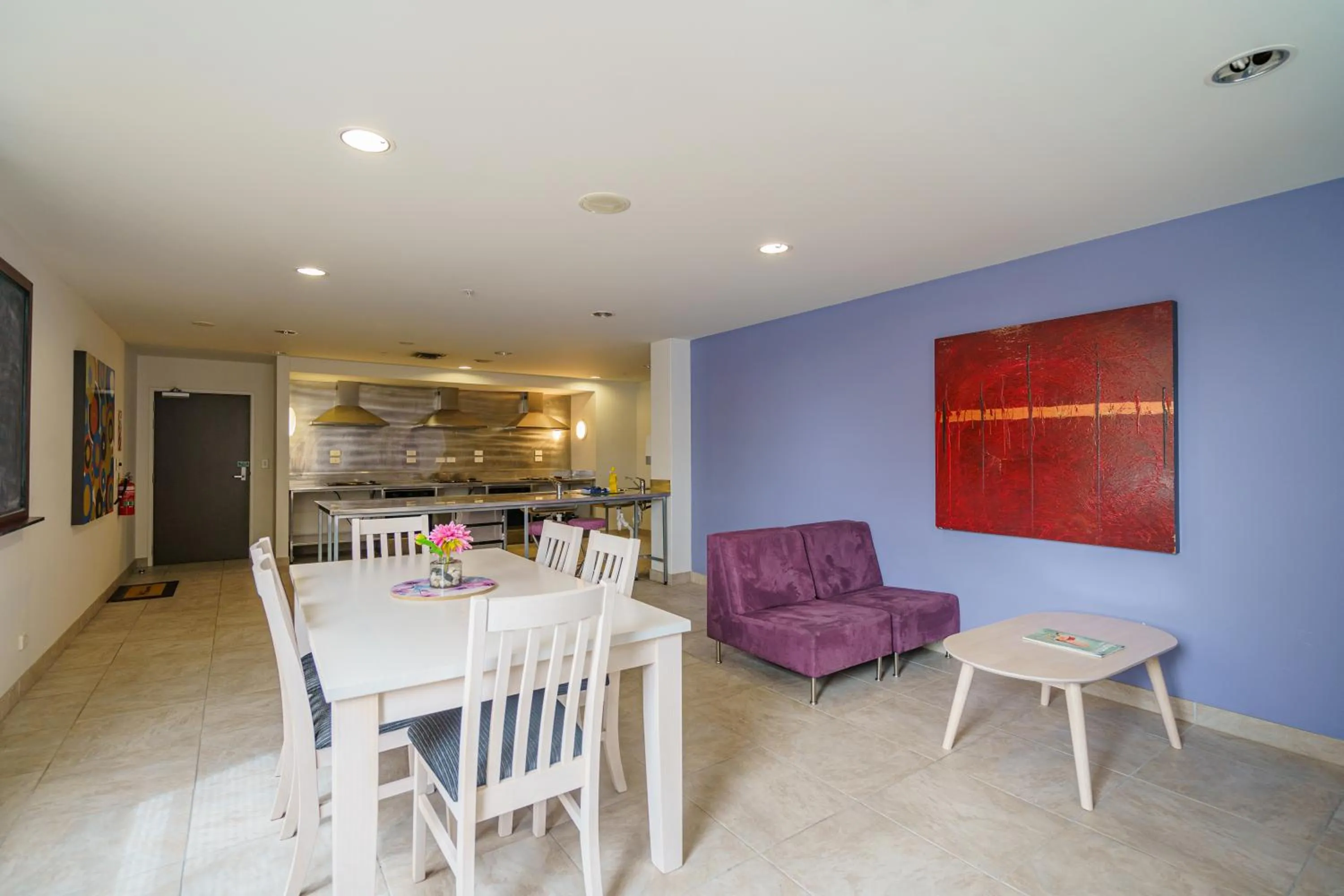 Communal kitchen in Ibis Styles Invercargill