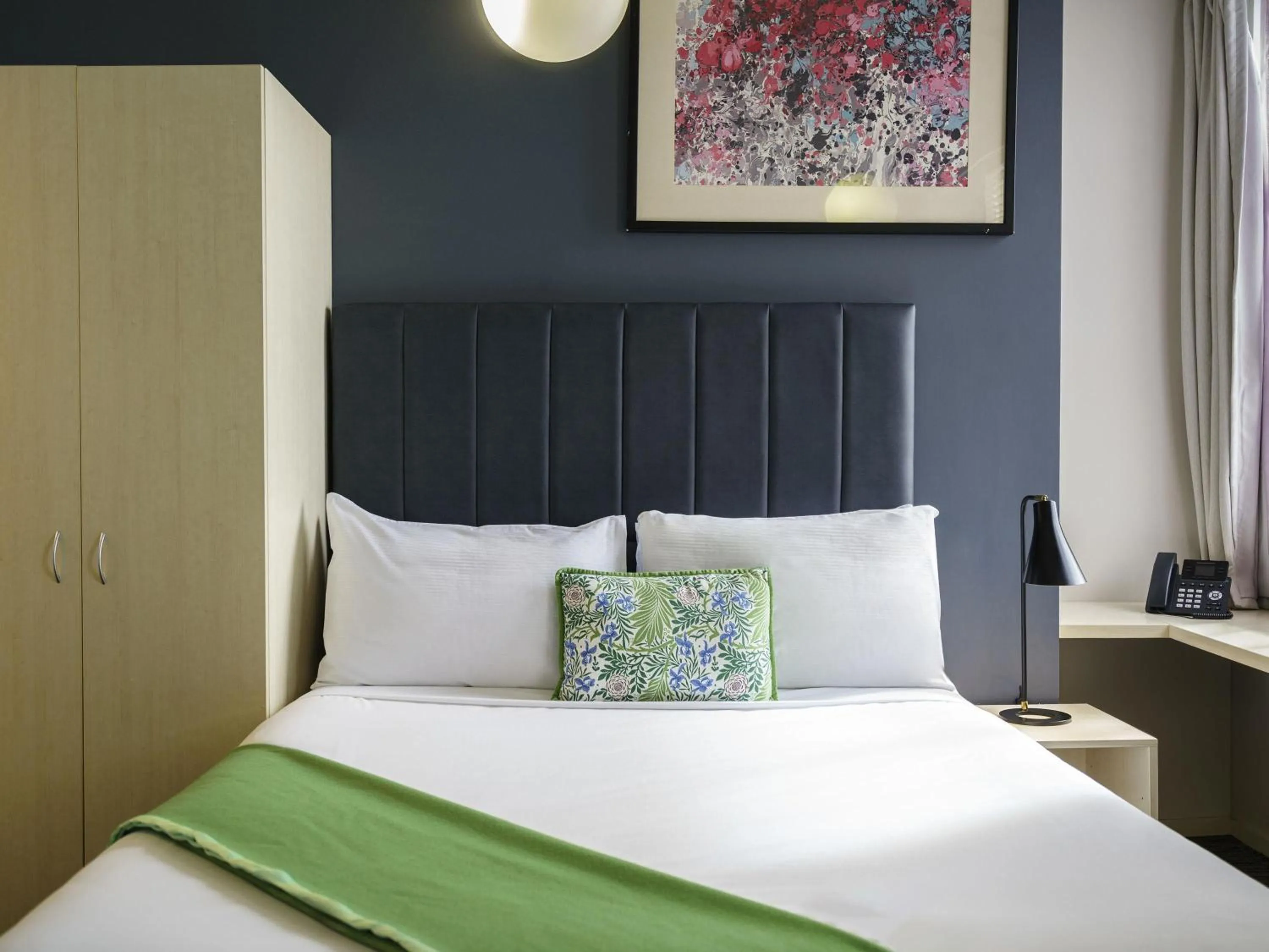 Bedroom, Bed in Ibis Styles Invercargill