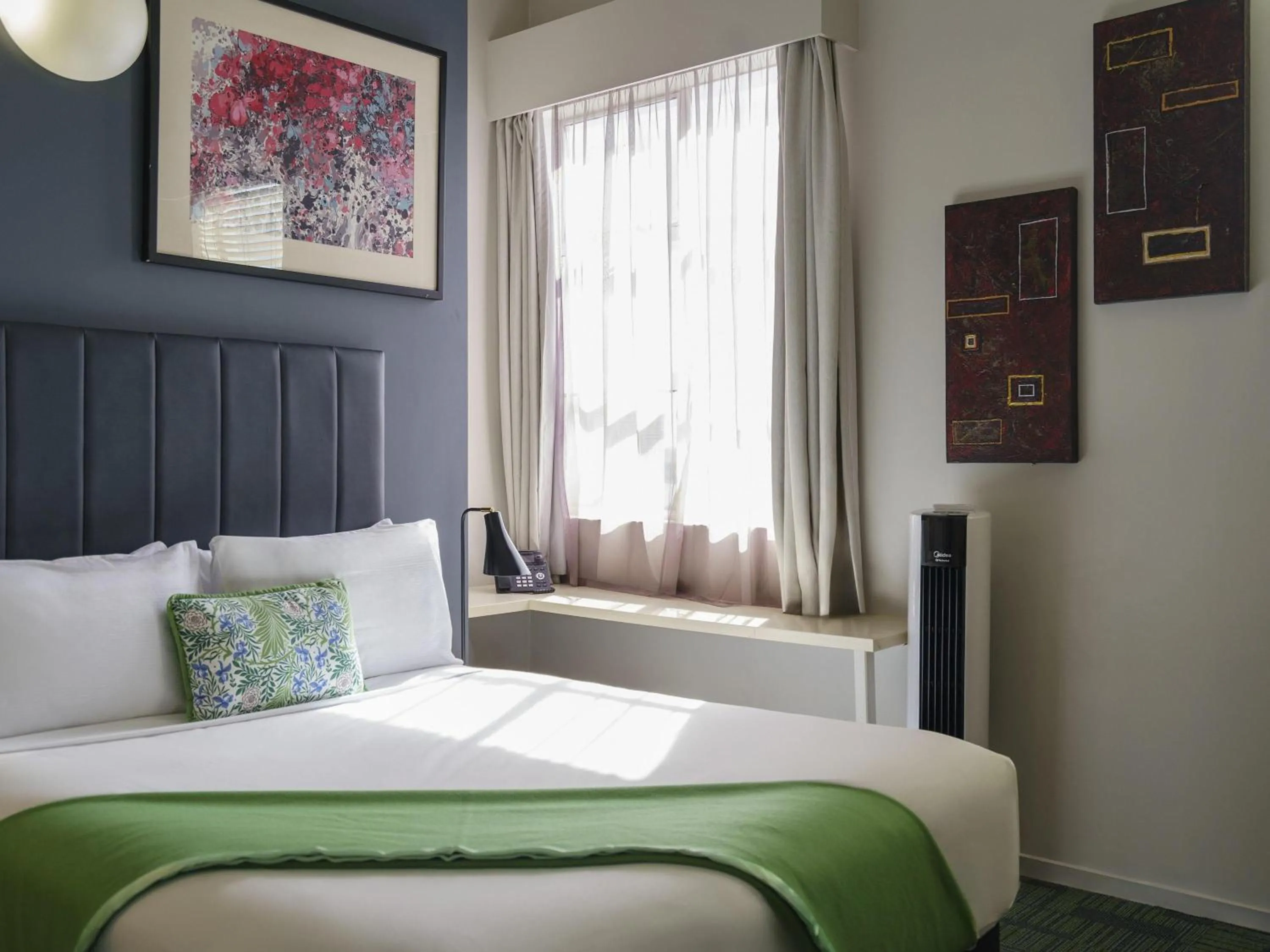 Bedroom, Bed in Ibis Styles Invercargill