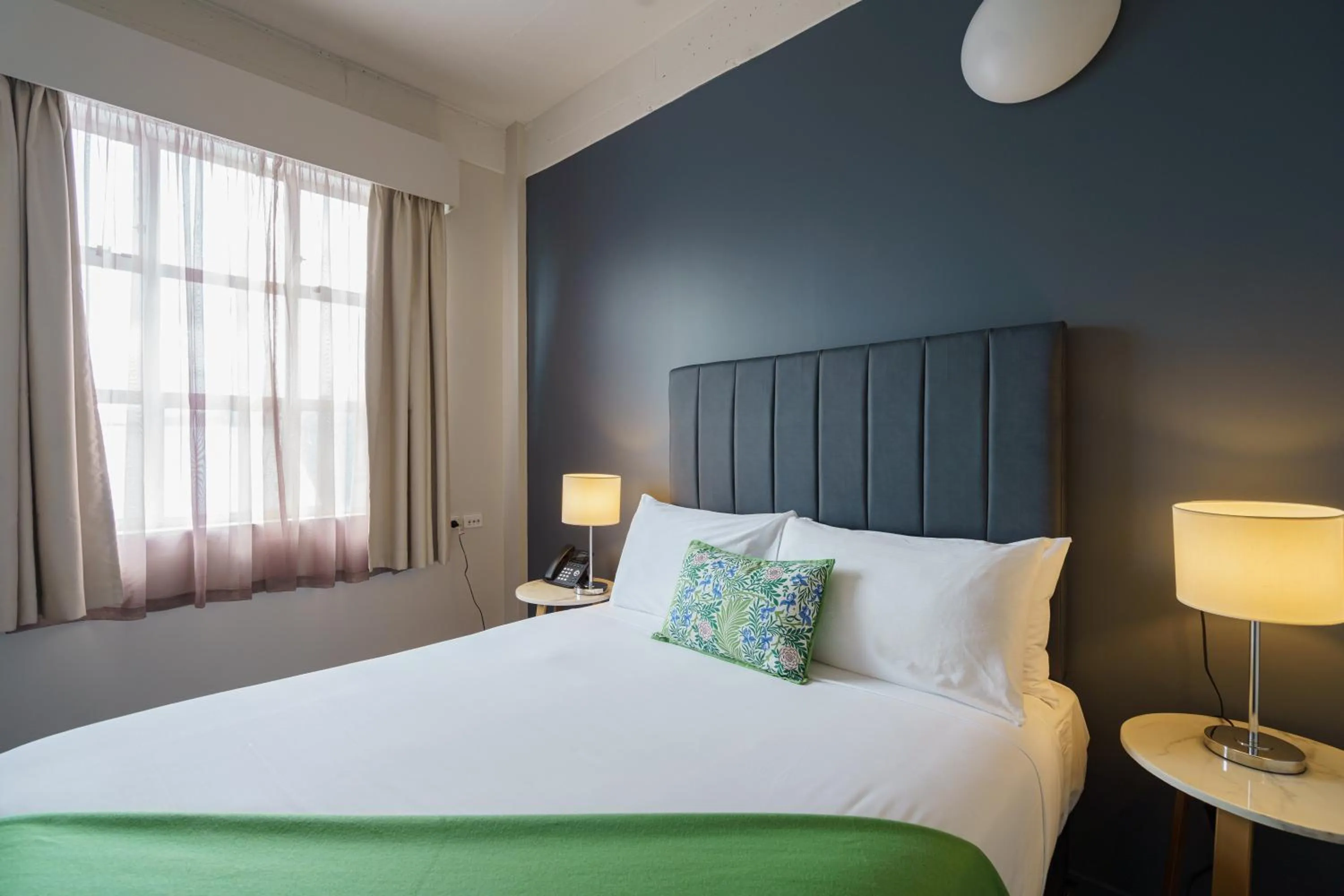 Bedroom, Bed in Ibis Styles Invercargill