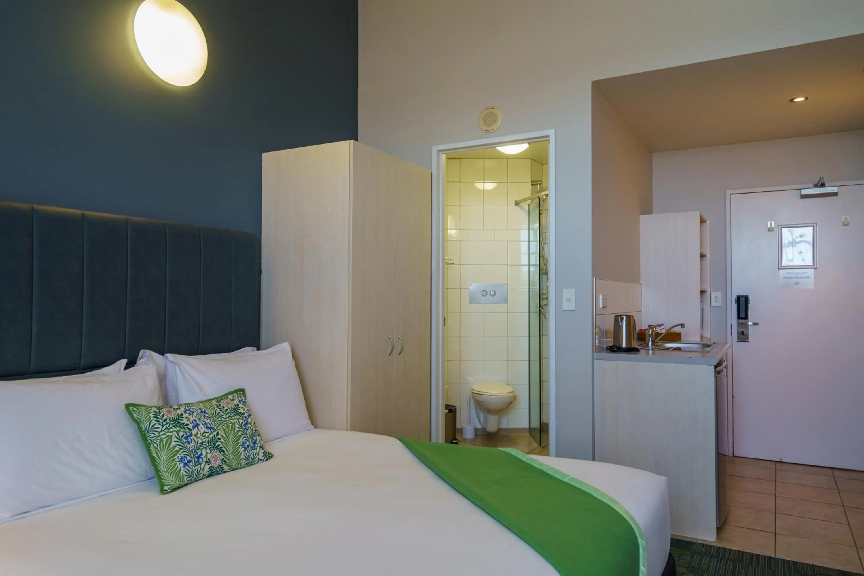 Bedroom, Bed in Ibis Styles Invercargill