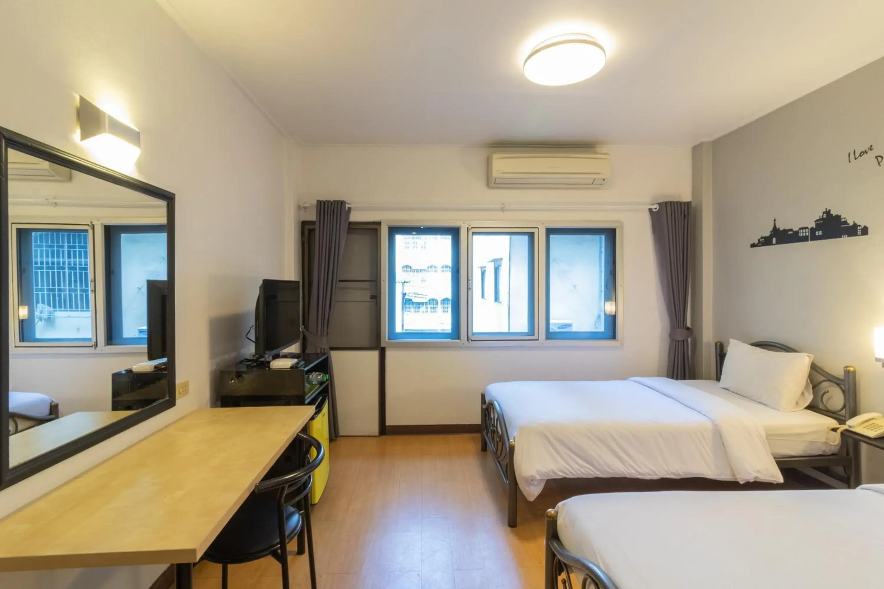 Bed in Intown Residence Bed in Intown Residence