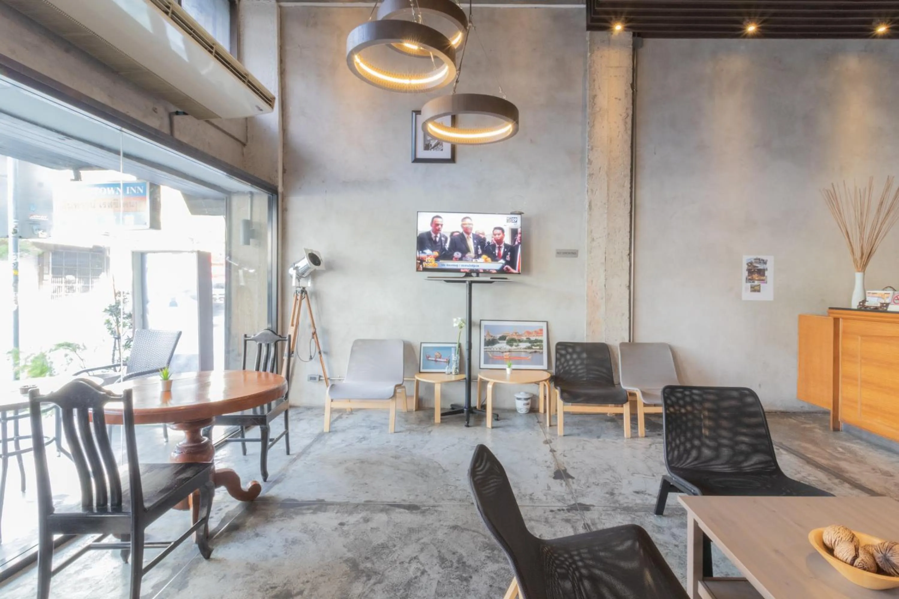 Decorative detail in Intown Residence